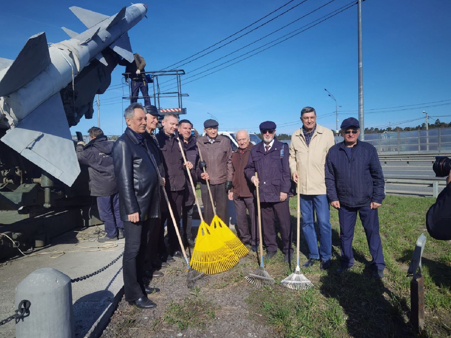 Балашиха, День Победы, Пусковая установка ЗРК С-75, мемориальный комплекс, памятник ВОВ, ветераны, 9 мая, субботник, Месяц чистоты и благоустройства, депутаты