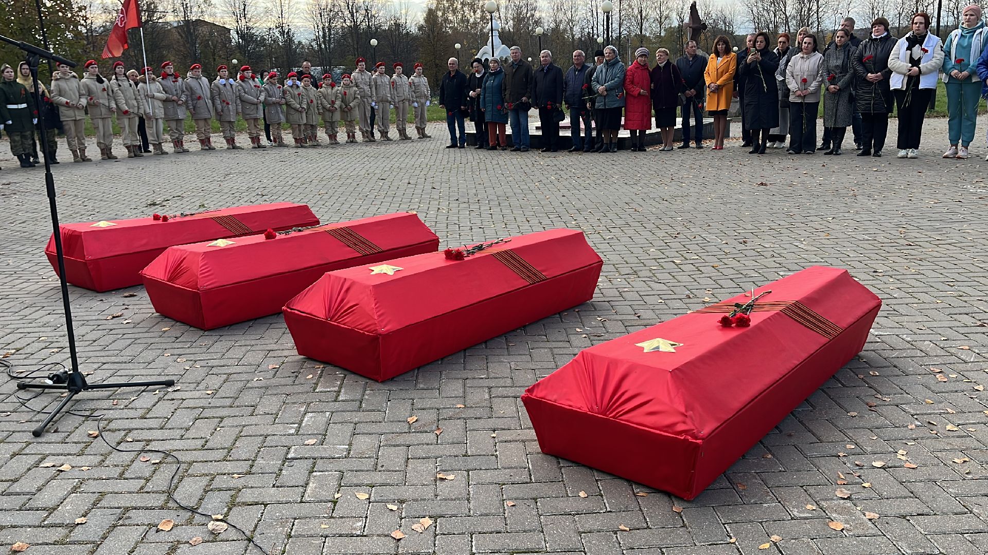 волоколамск, траурный митинг, братское захоронение, захоронение останков,