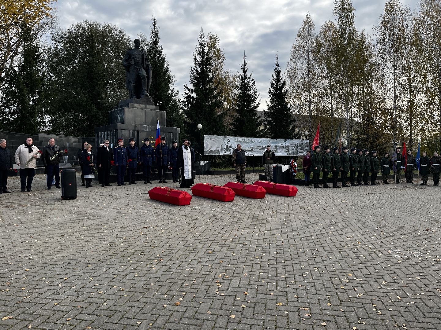 волоколамск, траурный митинг, братское захоронение, захоронение останков,