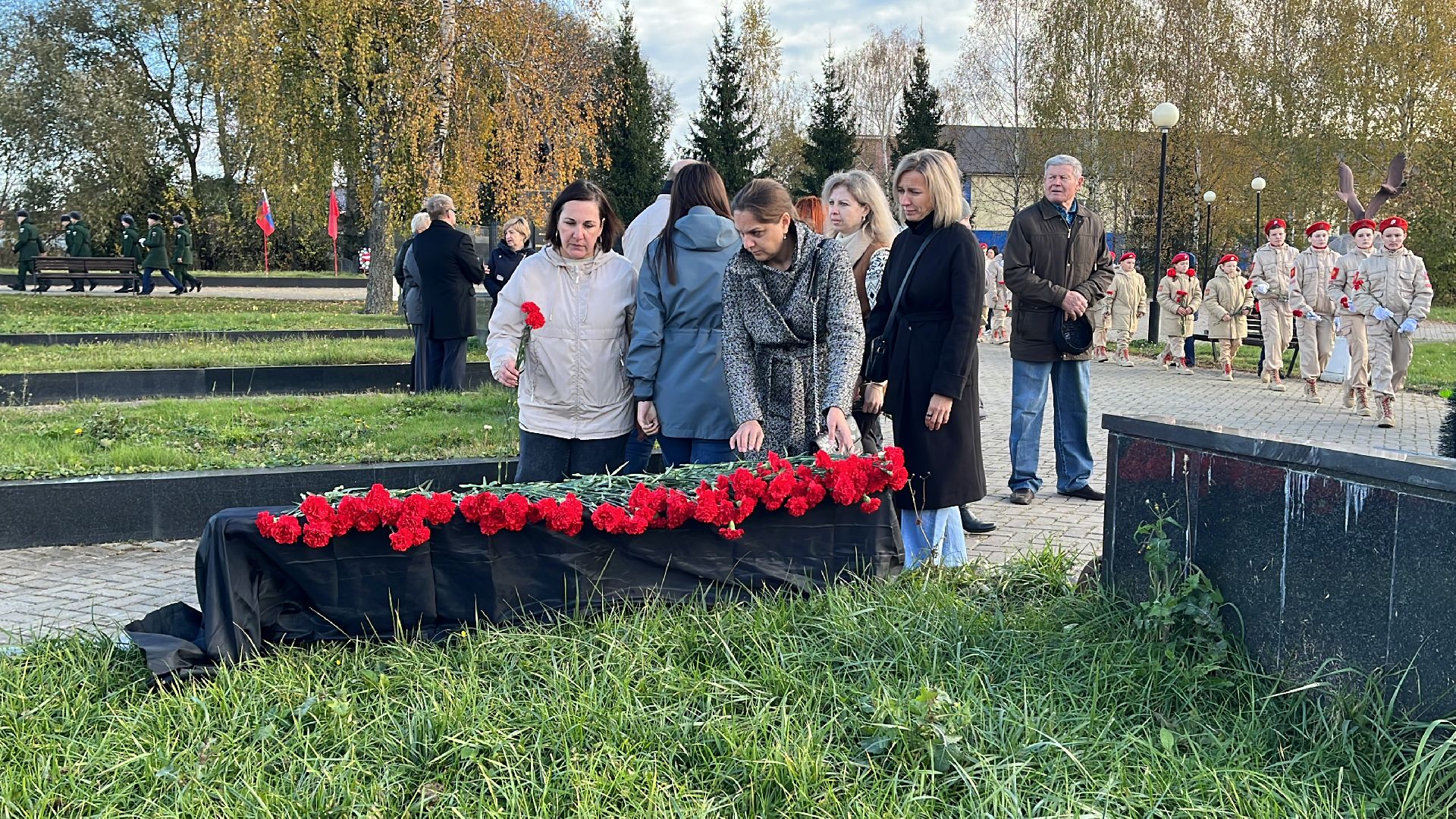 волоколамск, траурный митинг, братское захоронение, захоронение останков,