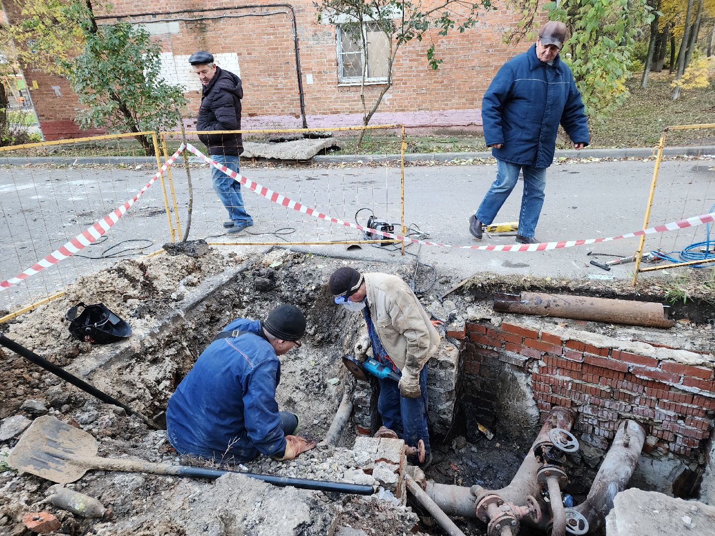 Чехов, улица Полиграфистов, ремонт теплотрассы, устранение утечки теплоносителя, восстановление теплоснабжения, пуск отопления,
