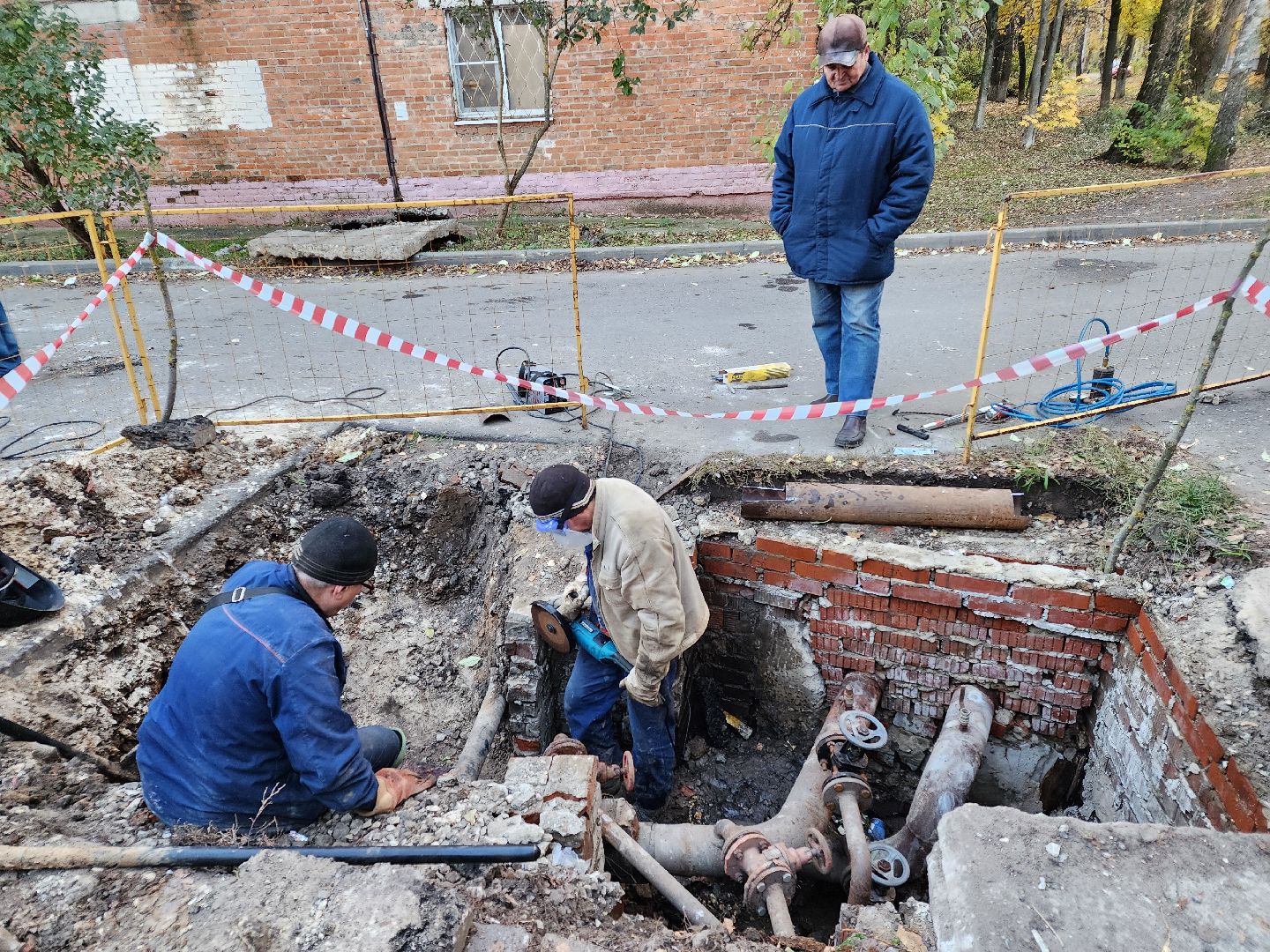 Чехов, улица Полиграфистов, ремонт теплотрассы, устранение утечки теплоносителя, восстановление теплоснабжения, пуск отопления,