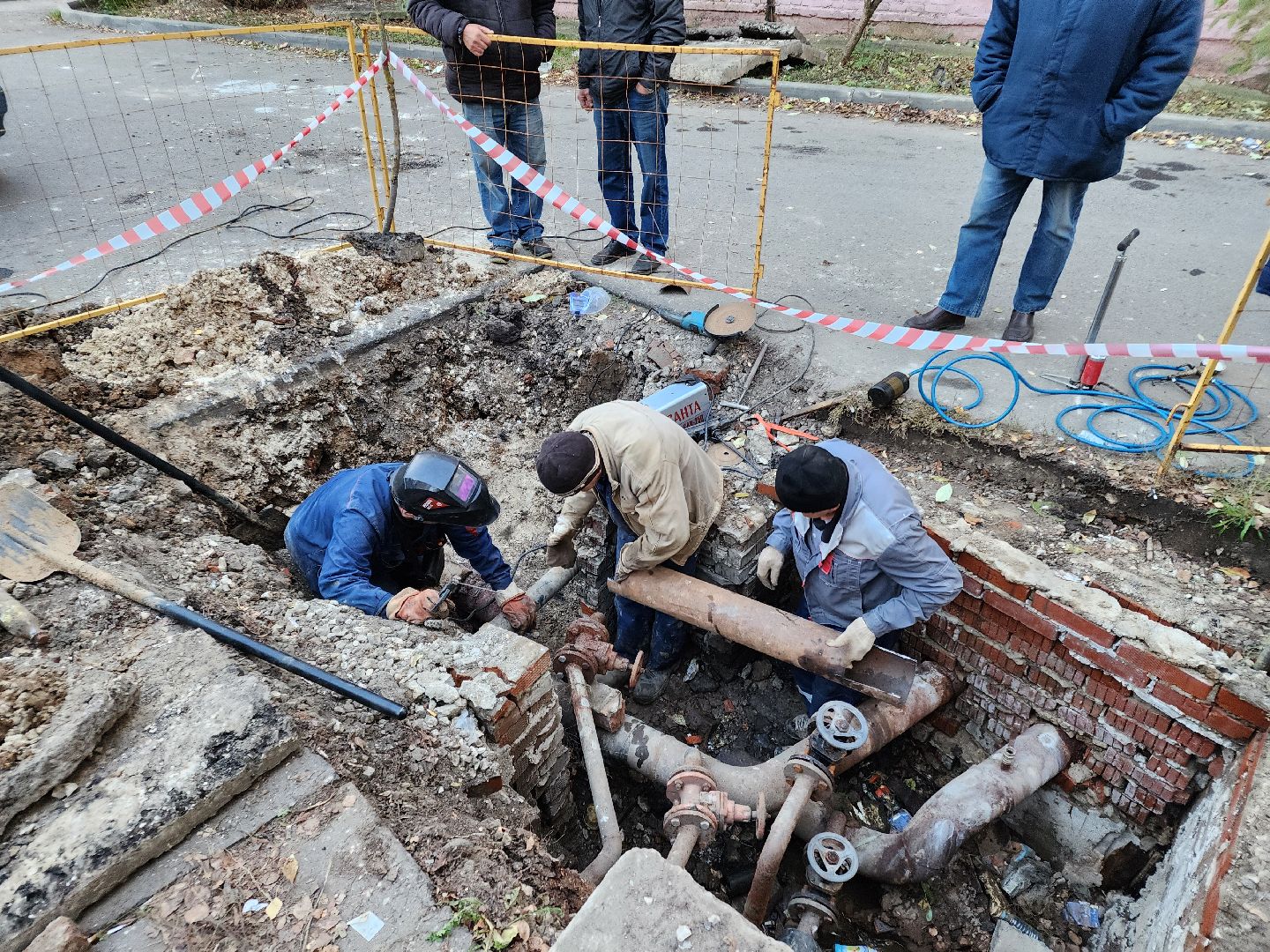 Чехов, улица Полиграфистов, ремонт теплотрассы, устранение утечки теплоносителя, восстановление теплоснабжения, пуск отопления,