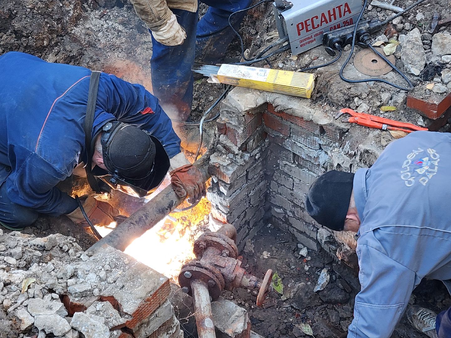 Чехов, улица Полиграфистов, ремонт теплотрассы, устранение утечки теплоносителя, восстановление теплоснабжения, пуск отопления,