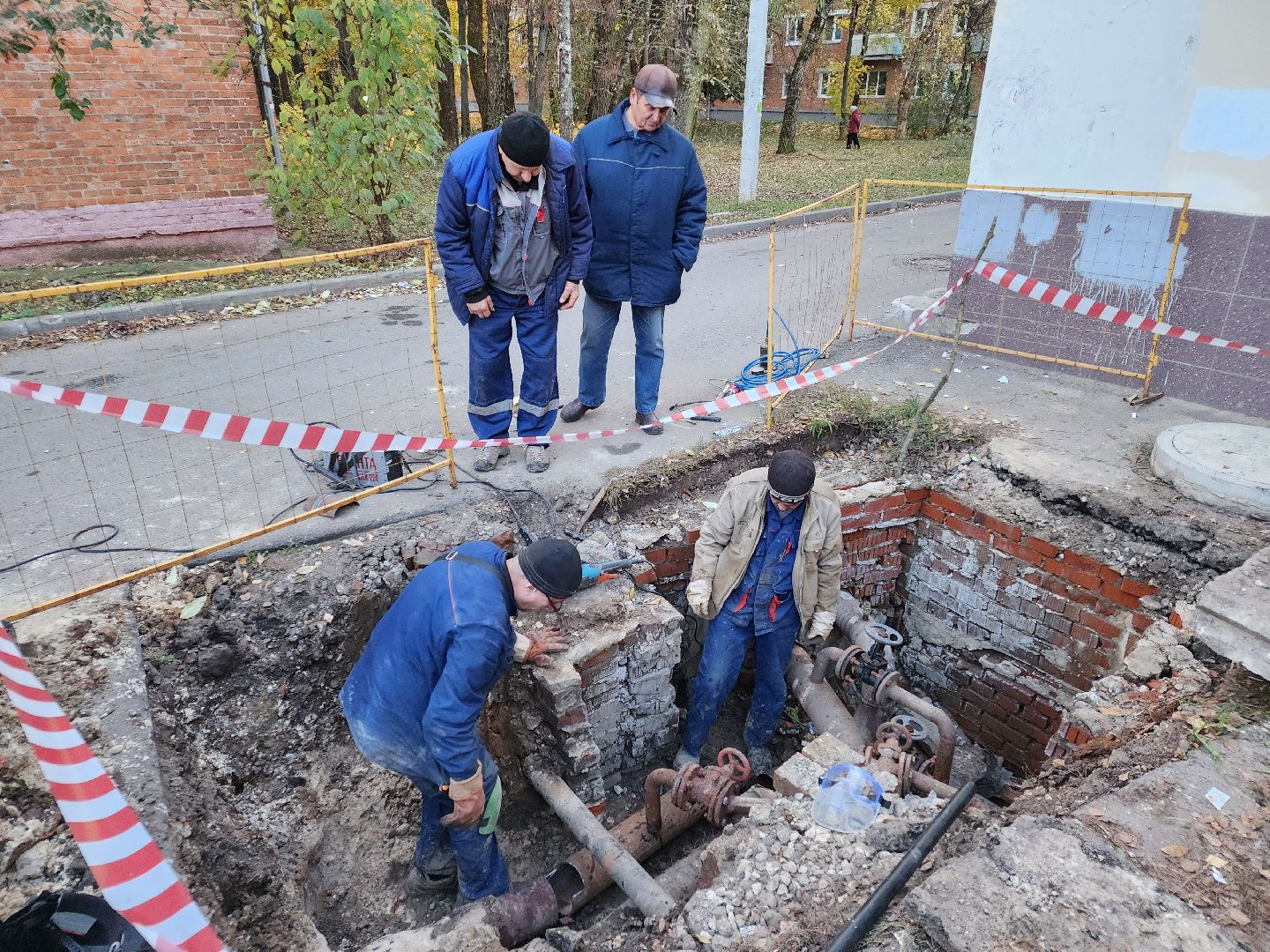 Чехов, улица Полиграфистов, ремонт теплотрассы, устранение утечки теплоносителя, восстановление теплоснабжения, пуск отопления,
