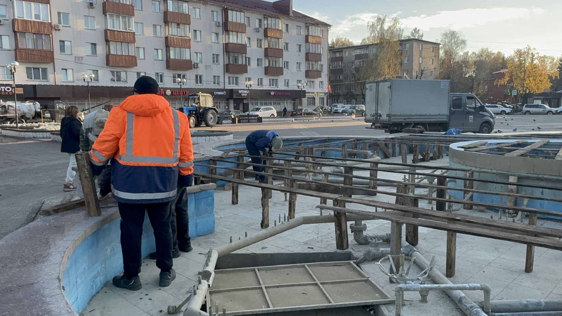 Солнечногорск, Фонтан, Зимний период, Рабочие, Жители,