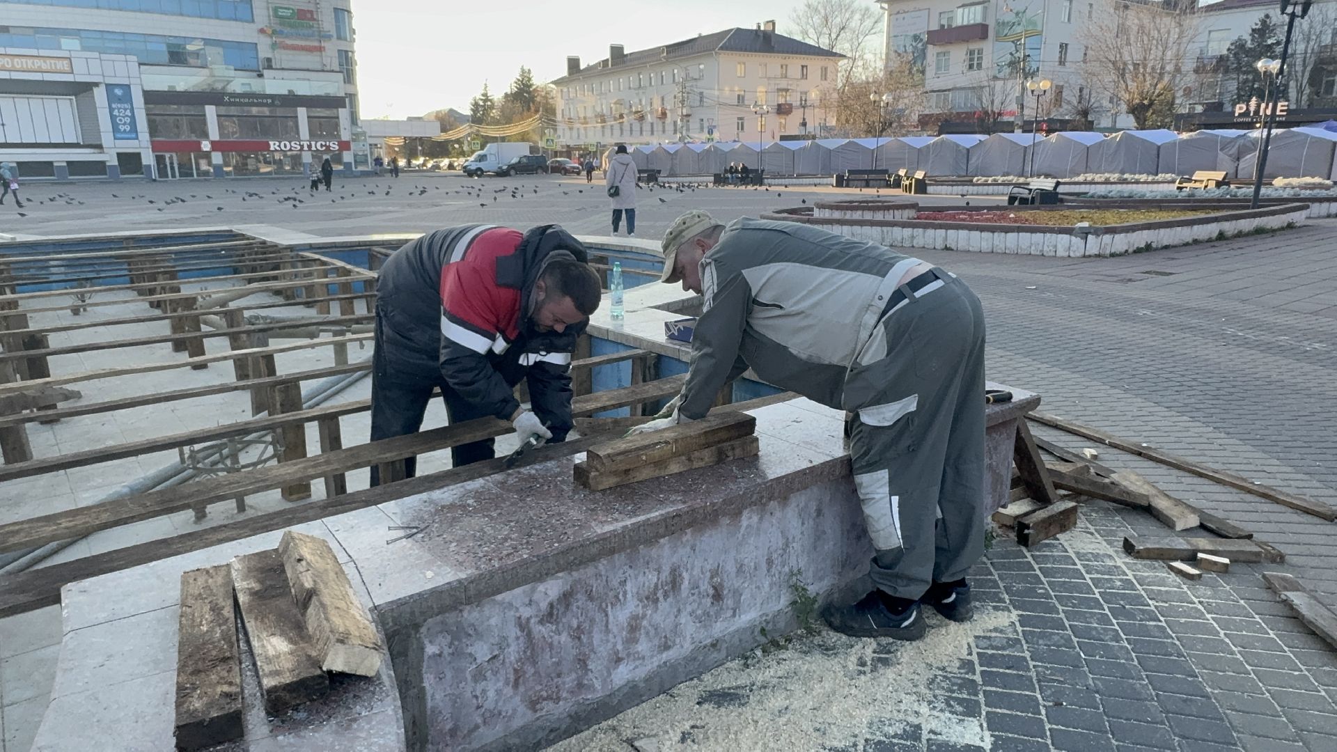 Солнечногорск, Фонтан, Зимний период, Рабочие, Жители,