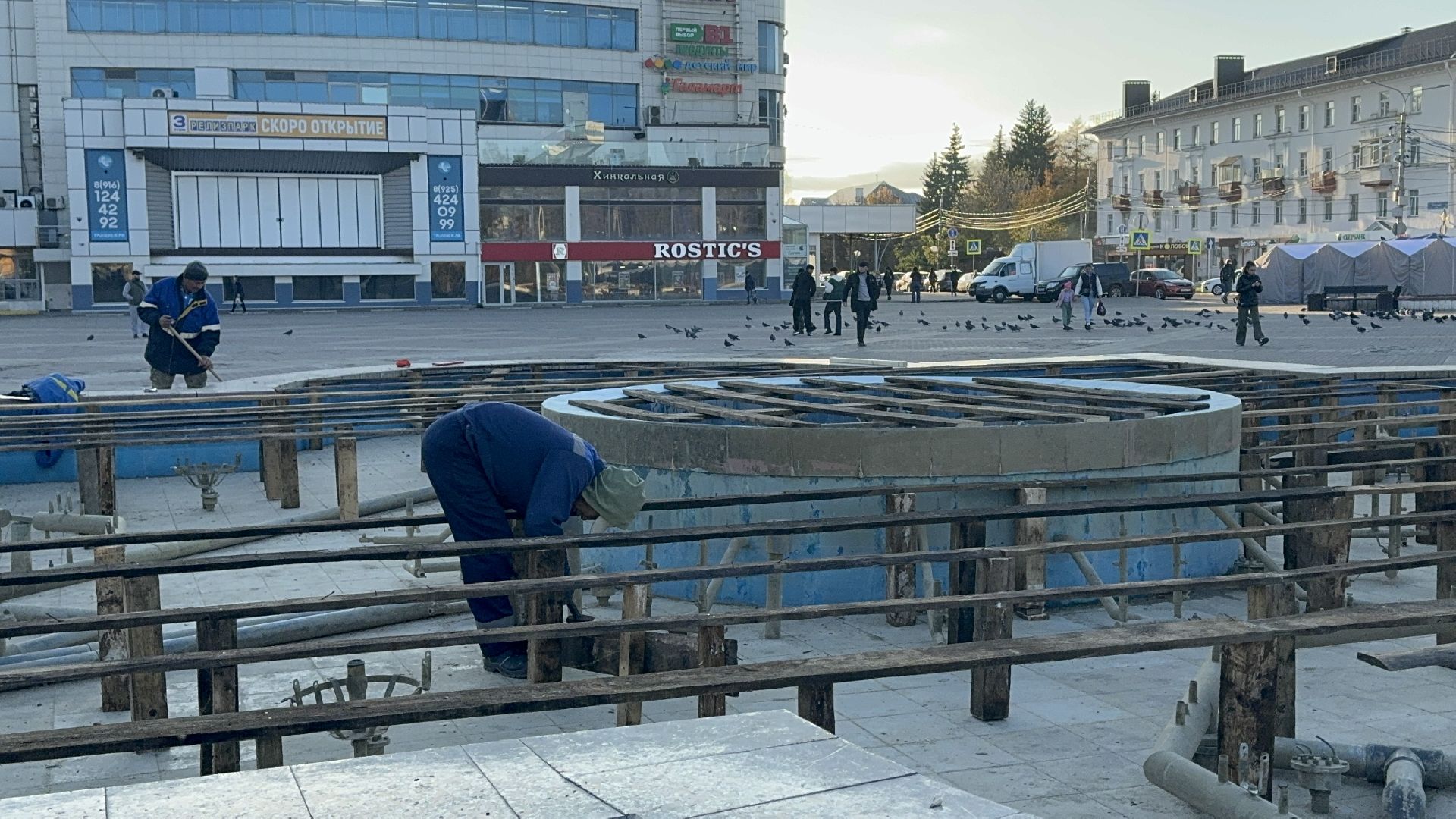 Солнечногорск, Фонтан, Зимний период, Рабочие, Жители,