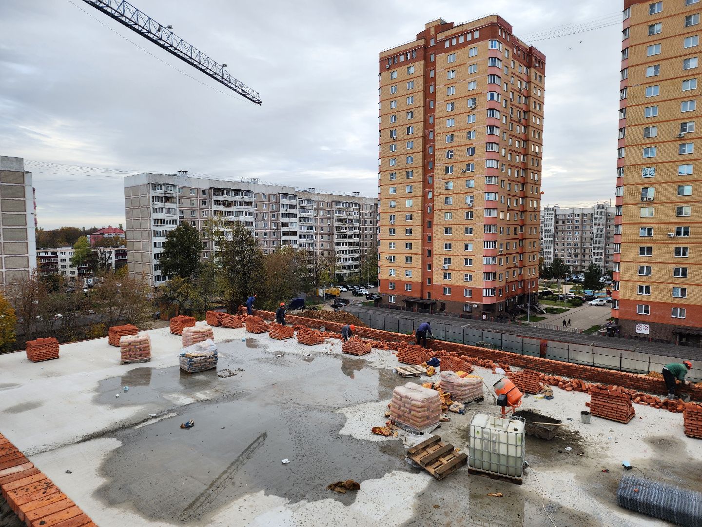 Чехов, школа 3, пристройка, строительство, возведение, обустройство кровли, парапет, наружные сети,