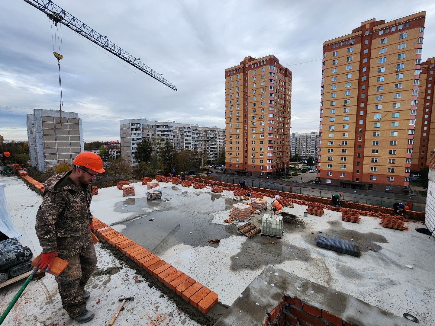 Чехов, школа 3, пристройка, строительство, возведение, обустройство кровли, парапет, наружные сети,