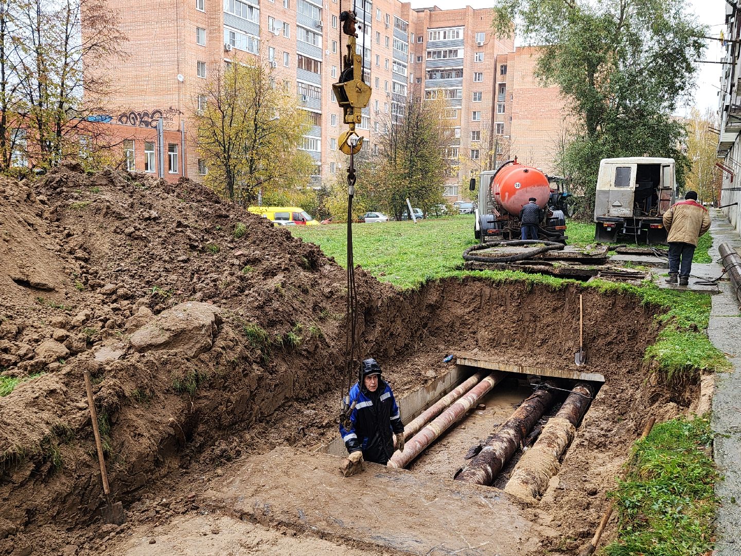 Чехов, ремонт теплотрассы, замена труб отопления, теплоснабжение, устранение протечки теплоносителя, улица Чехова, вишневый бульвар, глава округа Михаил Собакин,