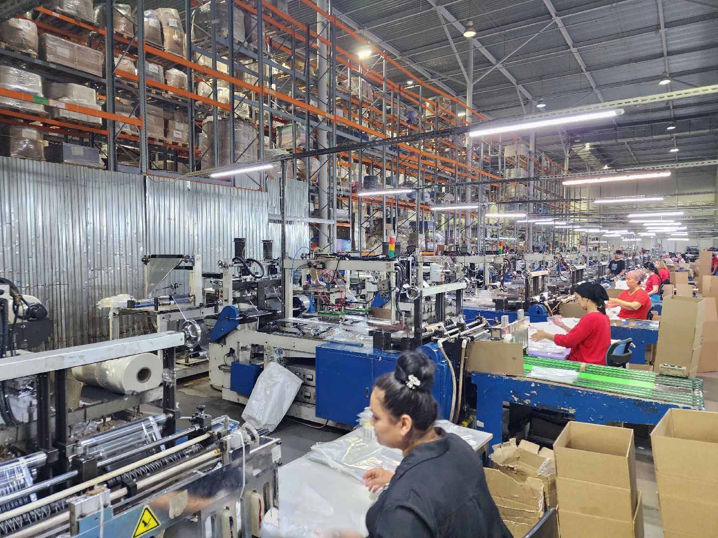 Чехов, мебельная фабрика Бюрократ, производство канцелярских товаров, изготовление канцтоваров, папки, файлы, канцтовары из пластика, развитие производства,