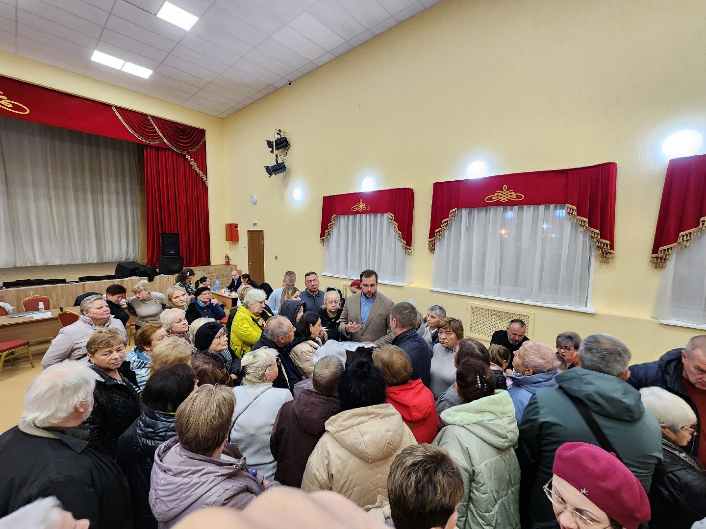 Чехов, село Троицкое, выездная администрация, встреча с жителями, обращения граждан, освещение, уборка территорий, оплата коммунальных услуг, глава округа михаил собакин,