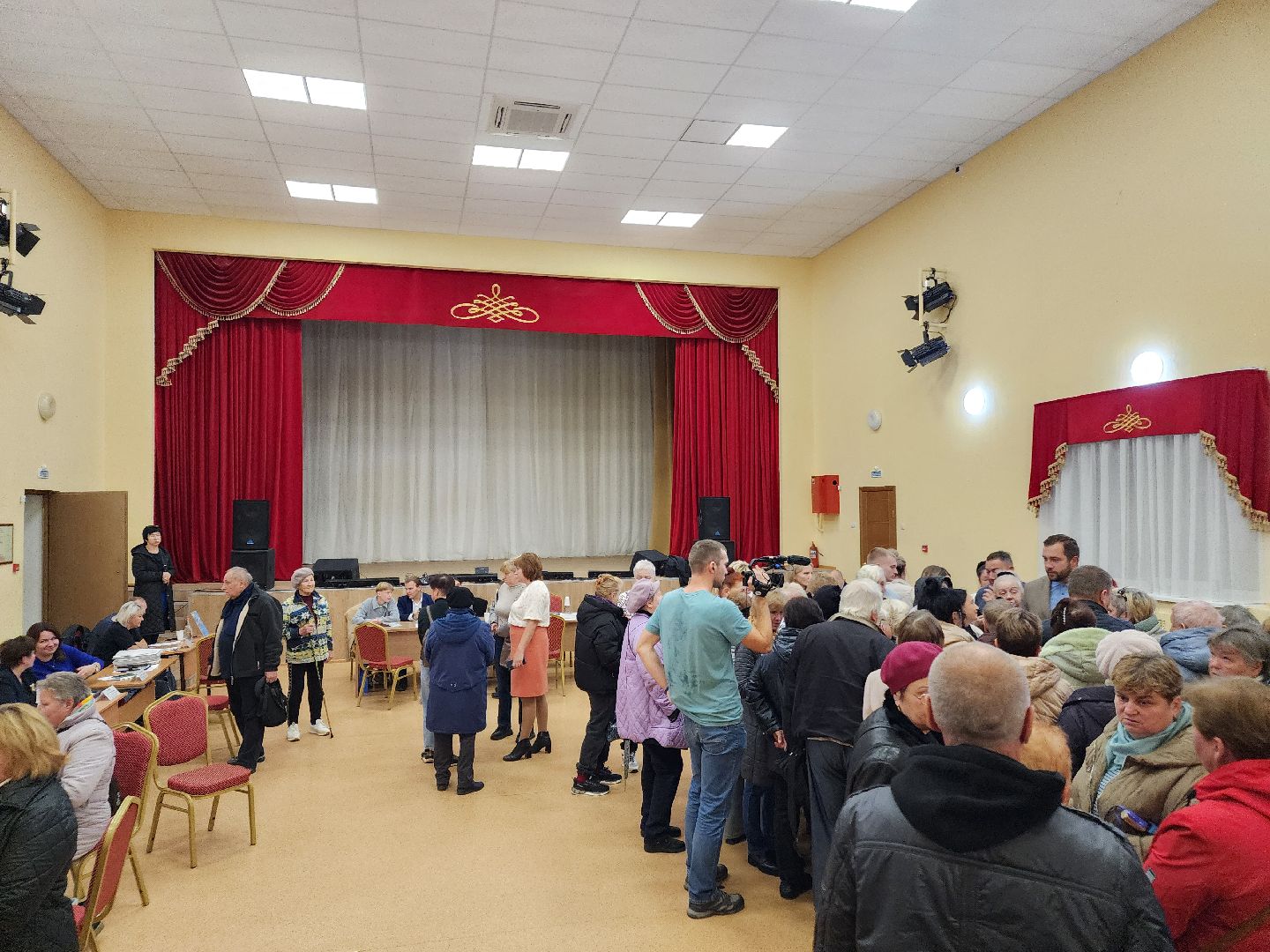 Чехов, село Троицкое, выездная администрация, встреча с жителями, обращения граждан, освещение, уборка территорий, оплата коммунальных услуг, глава округа михаил собакин,