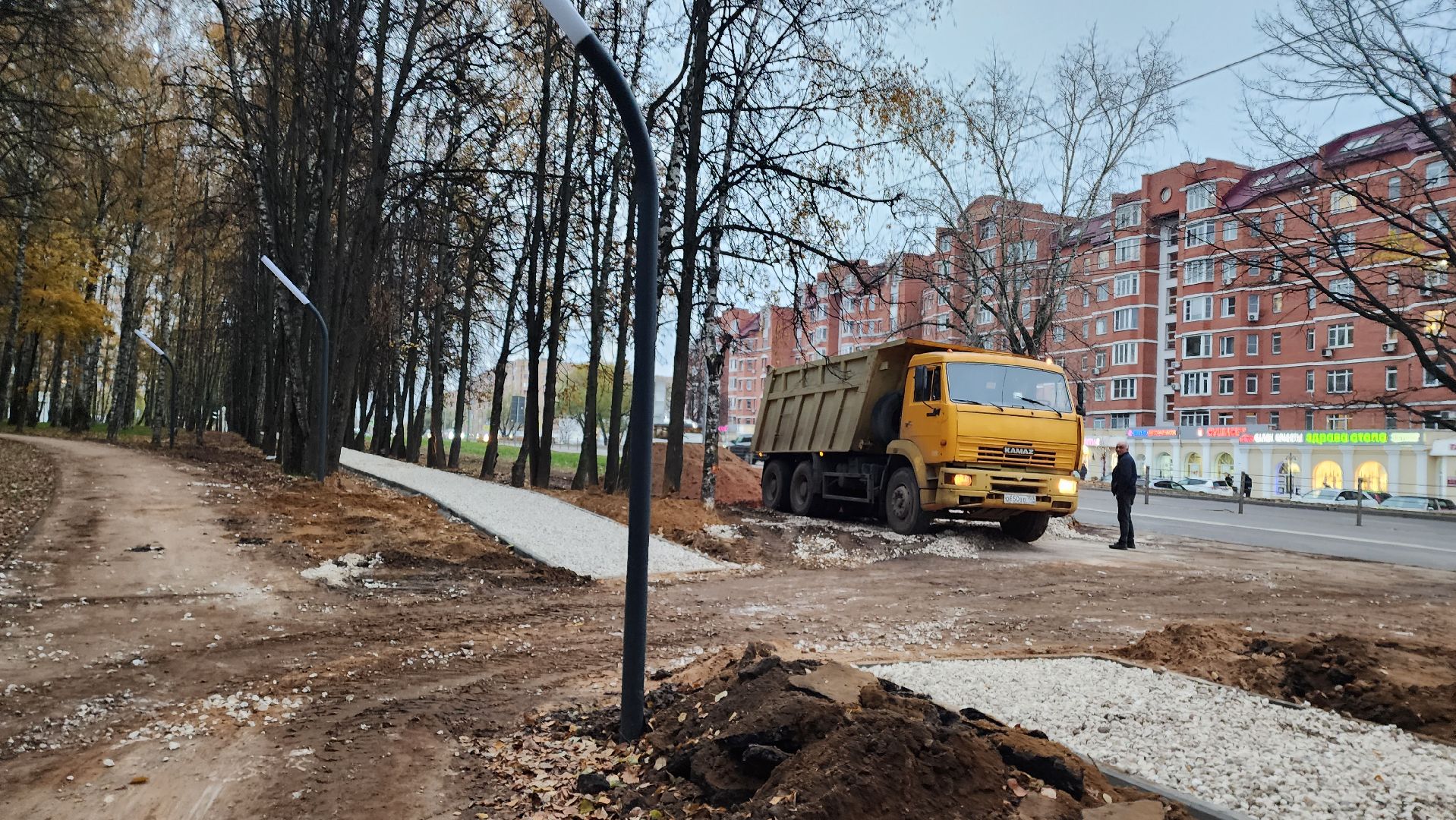 пешеходная зона, Лобня, ремонт дорог, Ремонт дорог в парке,