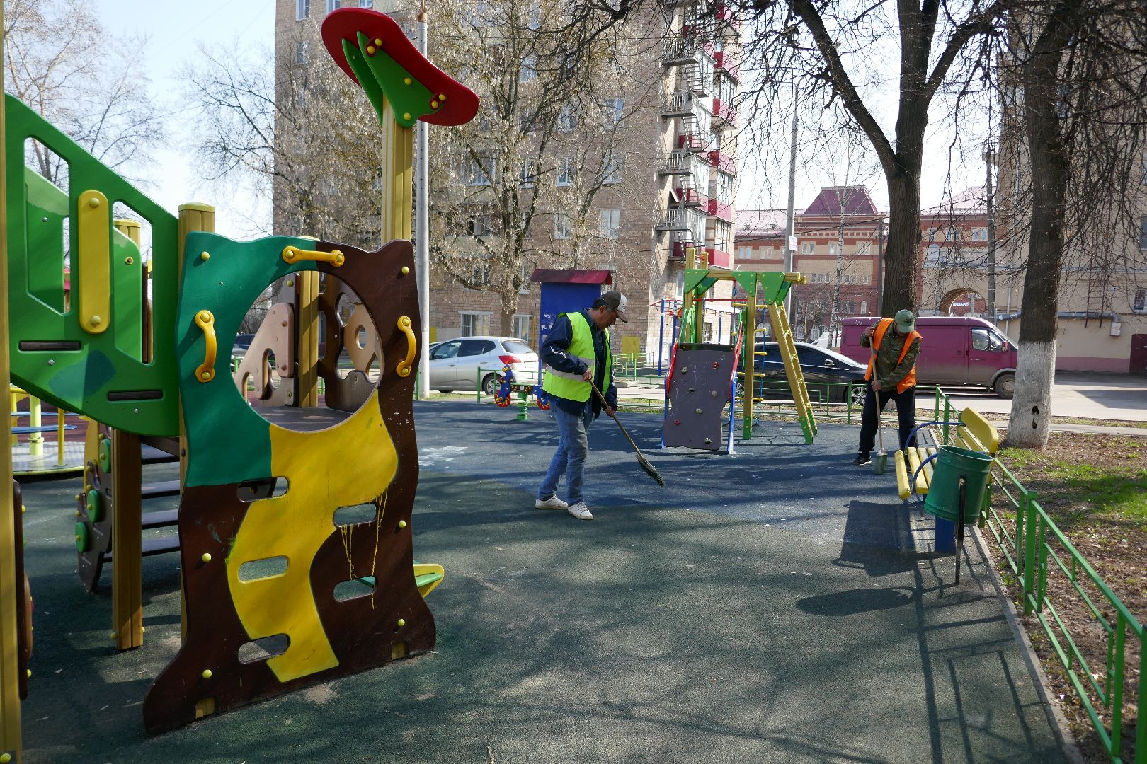 Подольск, благоустройство, скамейки, коммунальные службы