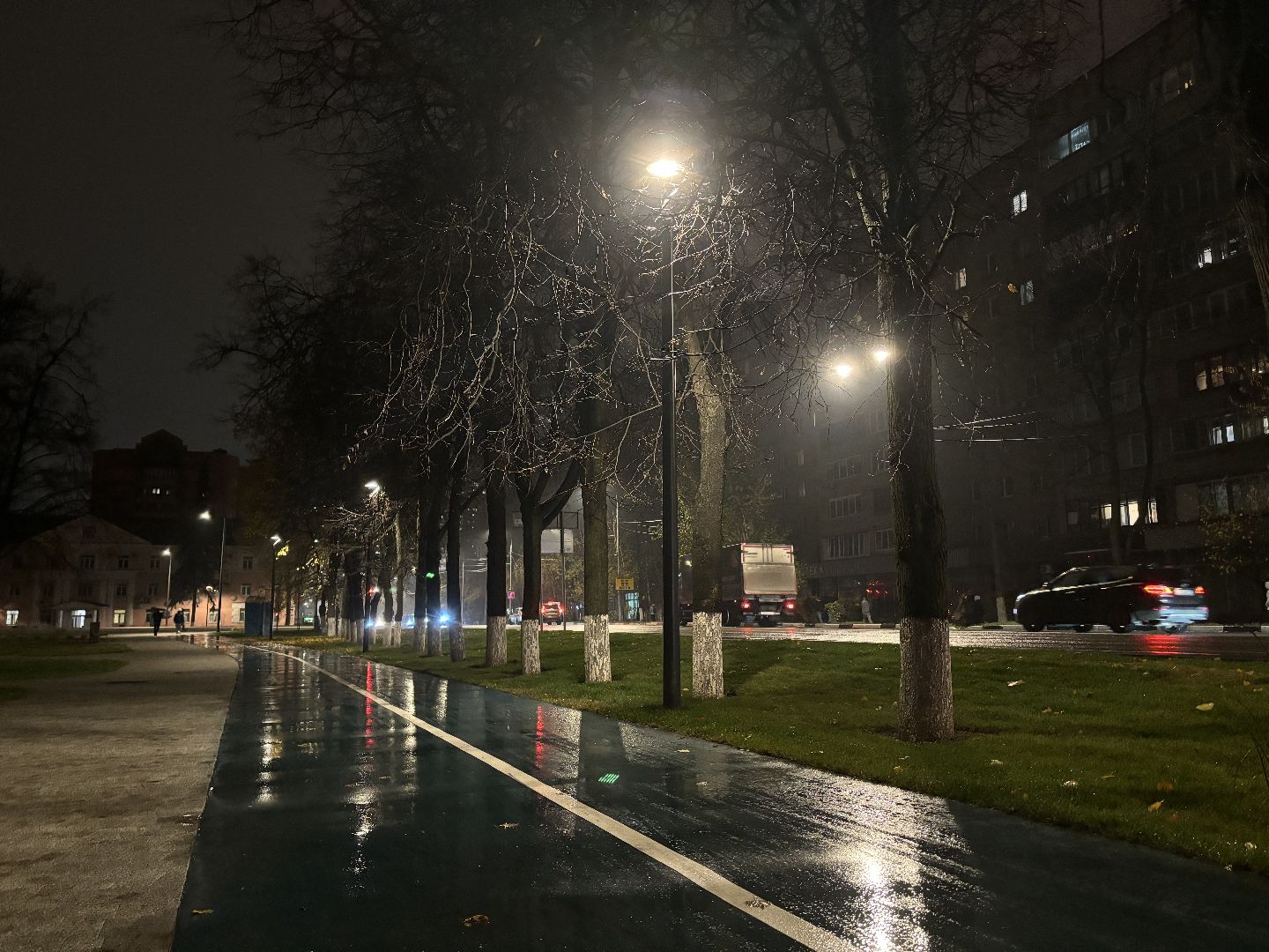 светлый город, освещение улиц, комфортная городская среда,