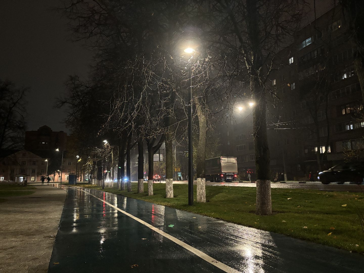 светлый город, освещение улиц, комфортная городская среда,