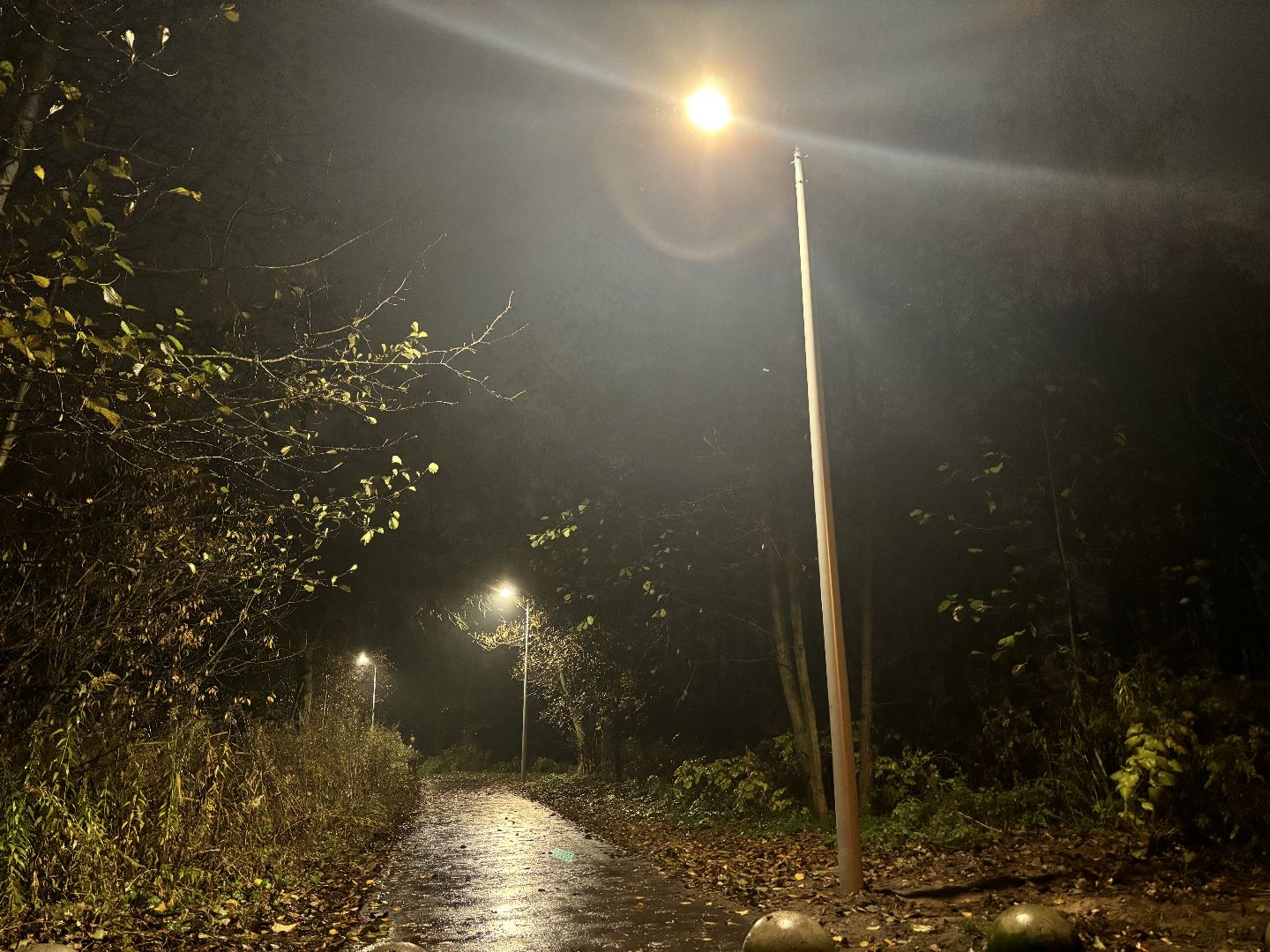 светлый город, освещение улиц, комфортная городская среда,