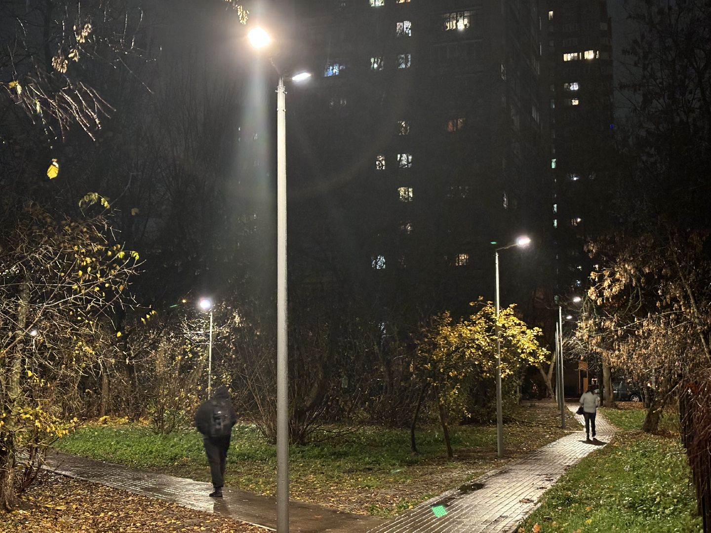 светлый город, освещение улиц, комфортная городская среда,