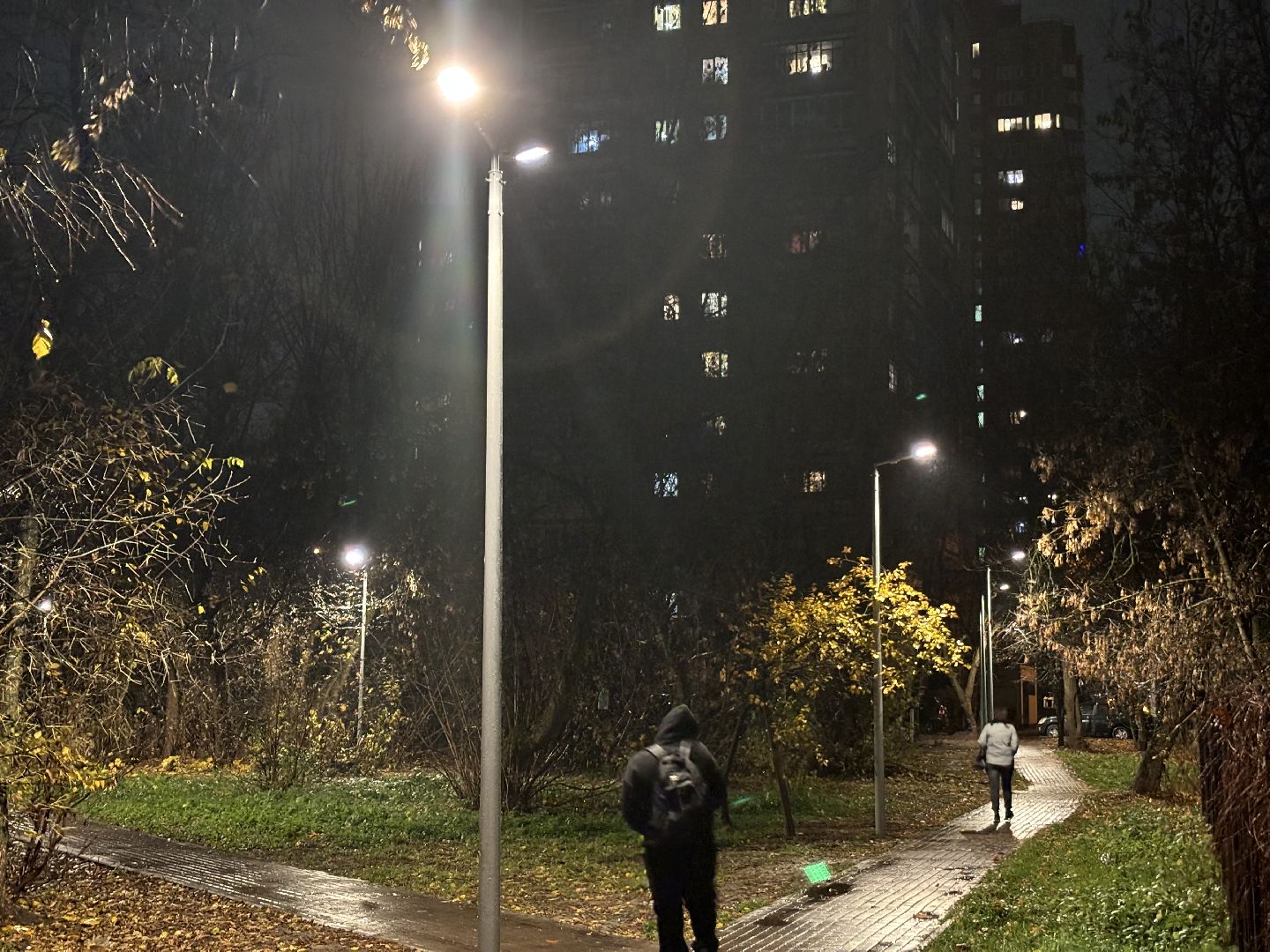 светлый город, освещение улиц, комфортная городская среда,