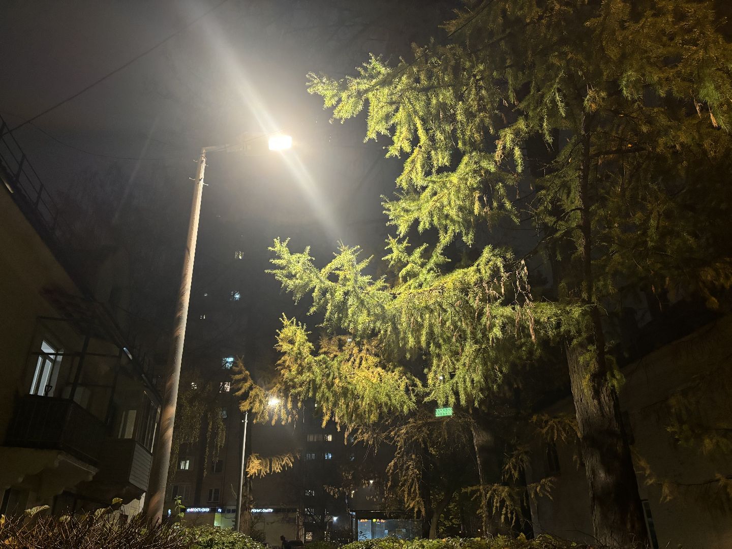 светлый город, освещение улиц, комфортная городская среда,