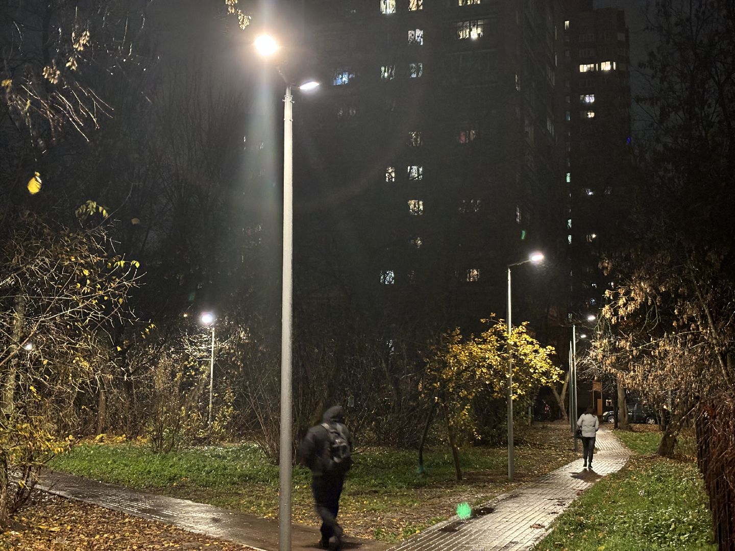 светлый город, освещение улиц, комфортная городская среда,