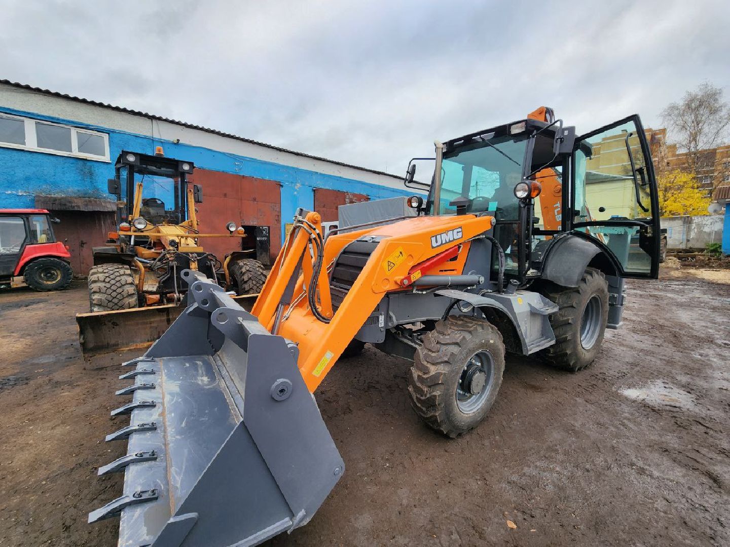 можайск, можайский городской округ, подмосковье, уборка снега, новая техника, губернатор мо, обновления парка техники, трактор, зима, содержание дорог,