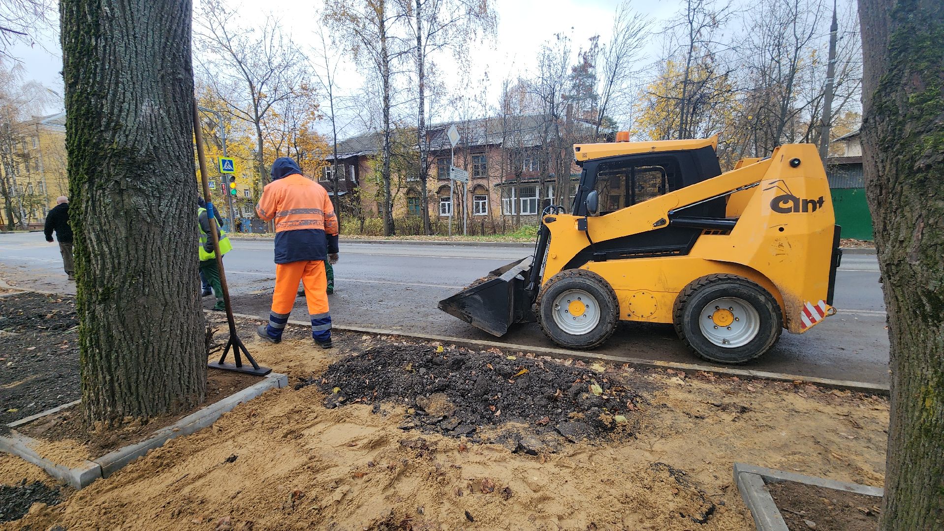 пушкино, автобусная остановка, площадка, жители, общественный транспорт, зеленые аллеи, липа,