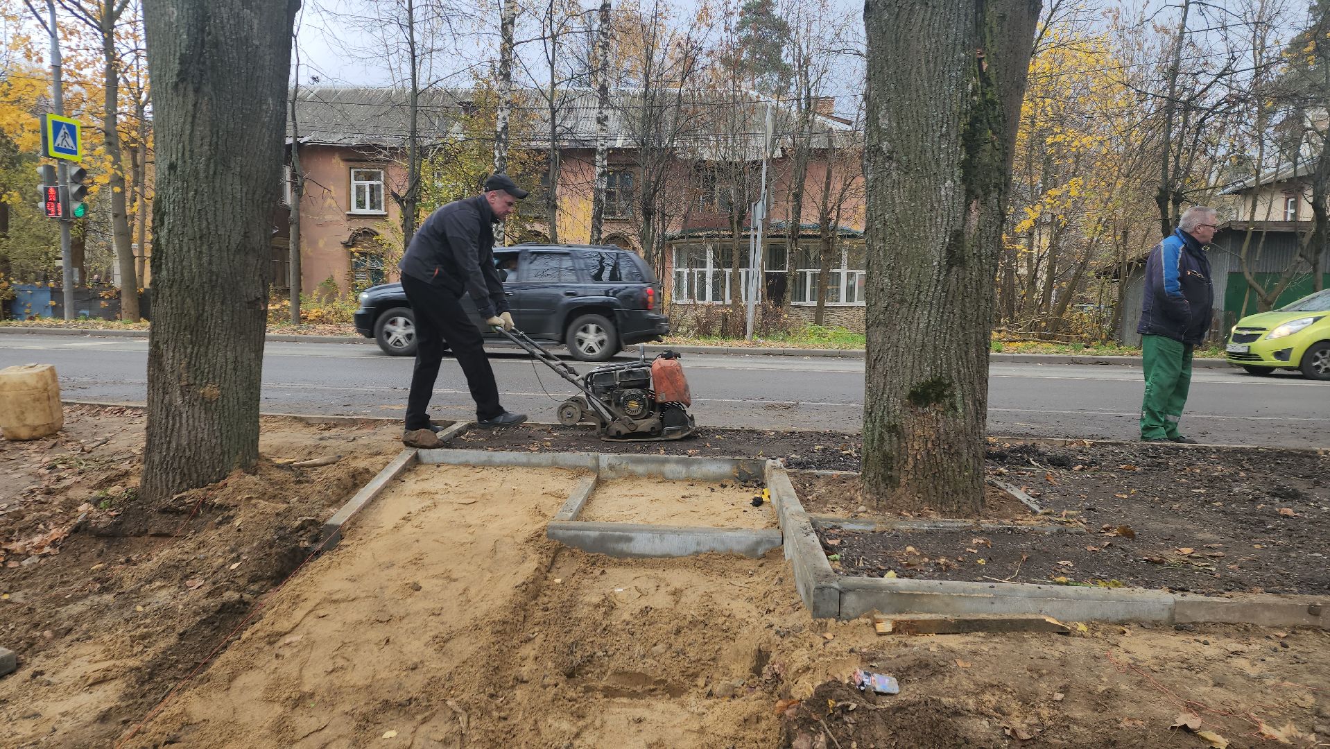 пушкино, автобусная остановка, площадка, жители, общественный транспорт, зеленые аллеи, липа,