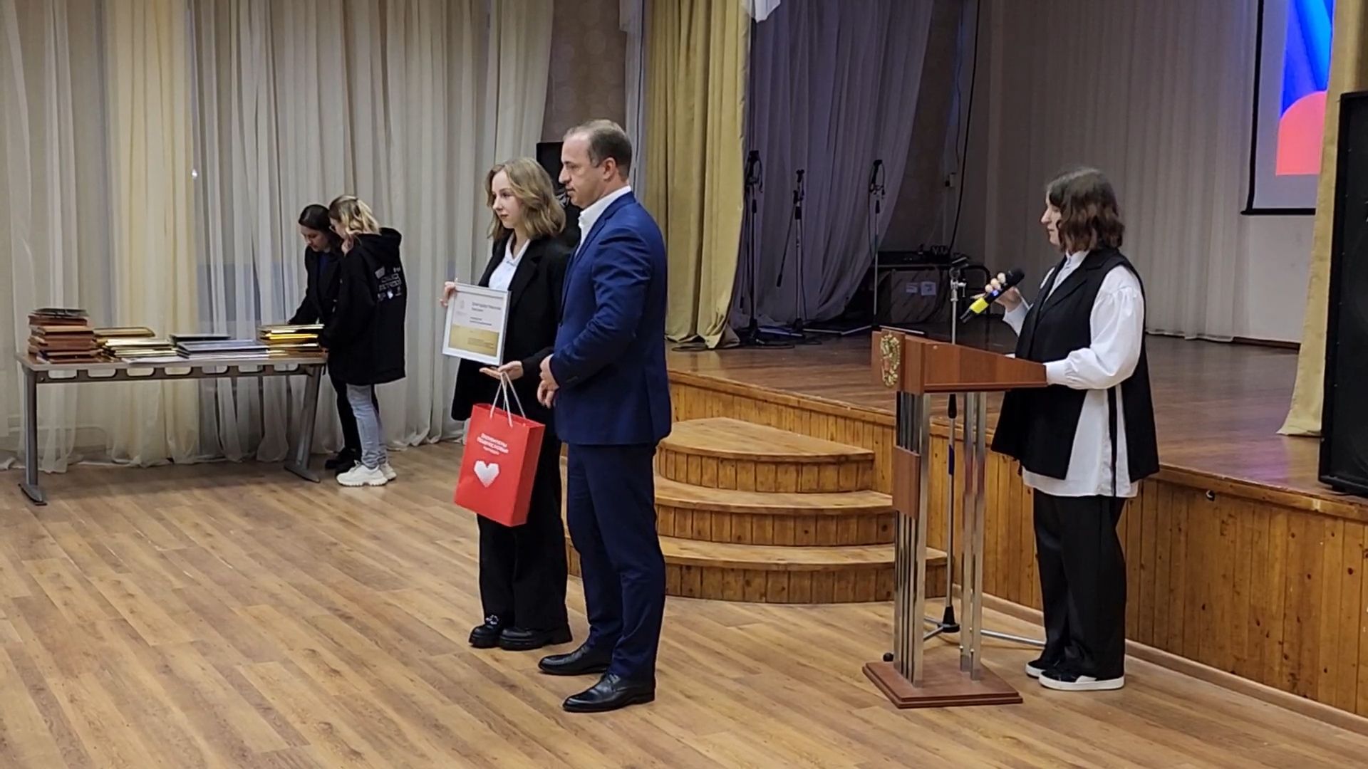 Бронницы, волонтры подмосковья, День добровольца, Волонтры Бронниц,