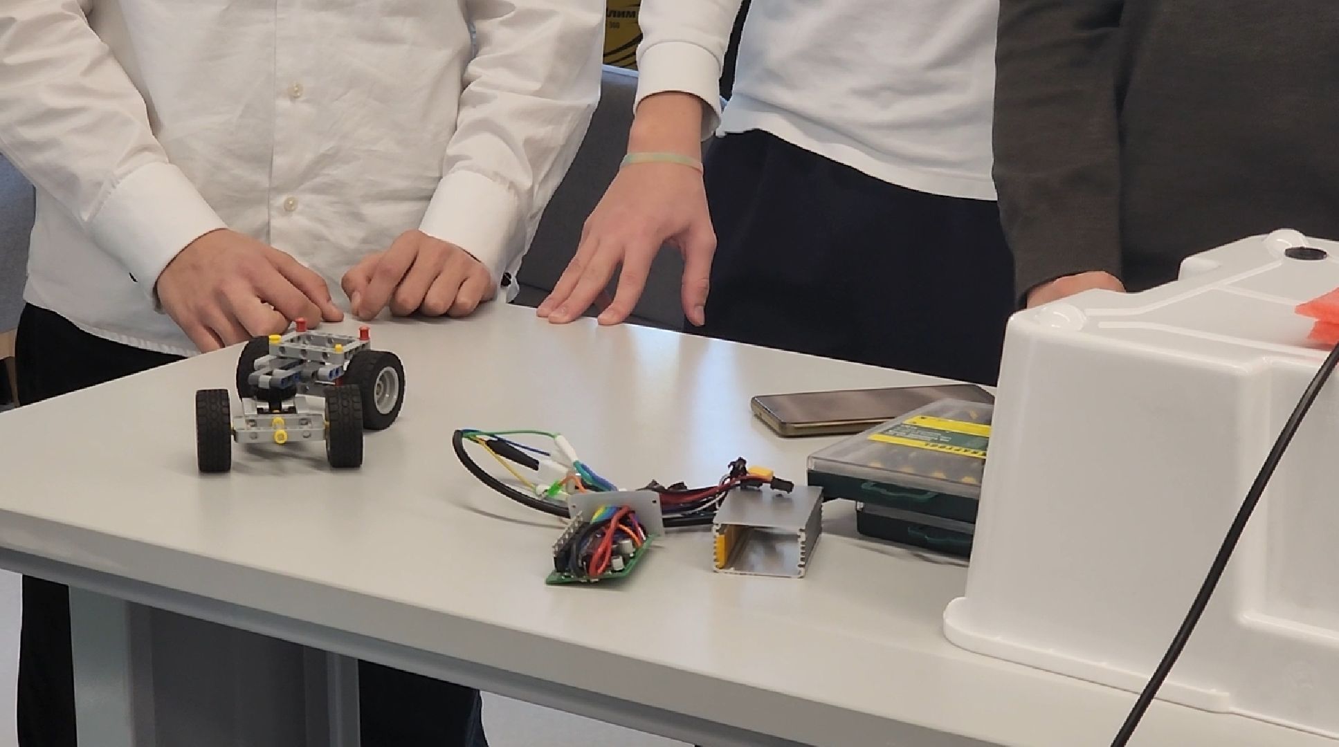 долгопрудный, физтех-лицей, технопарк физтех-лицея, детские лаборатории, марсоход, квадрокоптер, дроны,