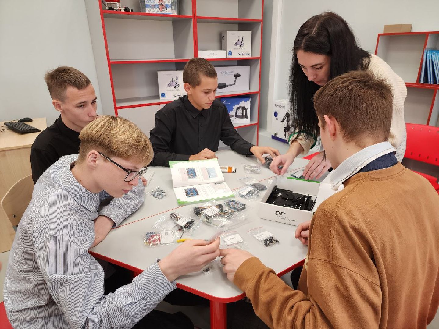 можайск, можайский городской округ, подмосковье, образование, образование в подмосковье, образование в можайске,точка роста, нацпроект, современная школа, образовательный центр, дети, школьники, гимназия 4,