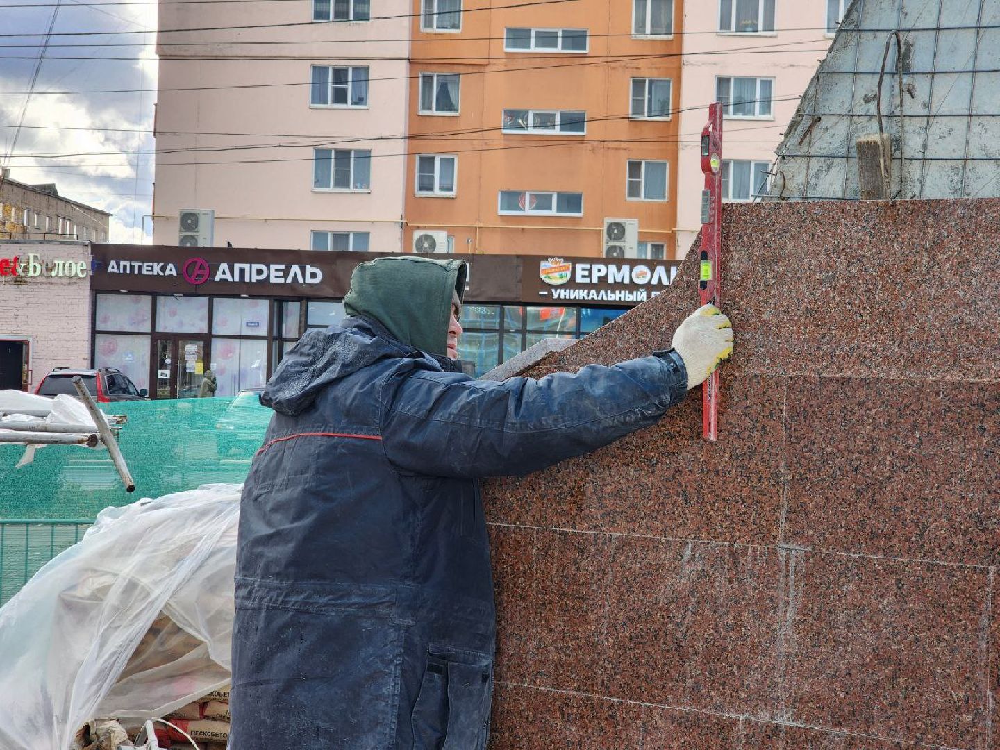 можайск, можайский городской округ, подмосковье, памятник, памятника Ветеранам локальных войн и военных конфликтов, возведение памятника, память, благоустройство, работы, вертикалки,