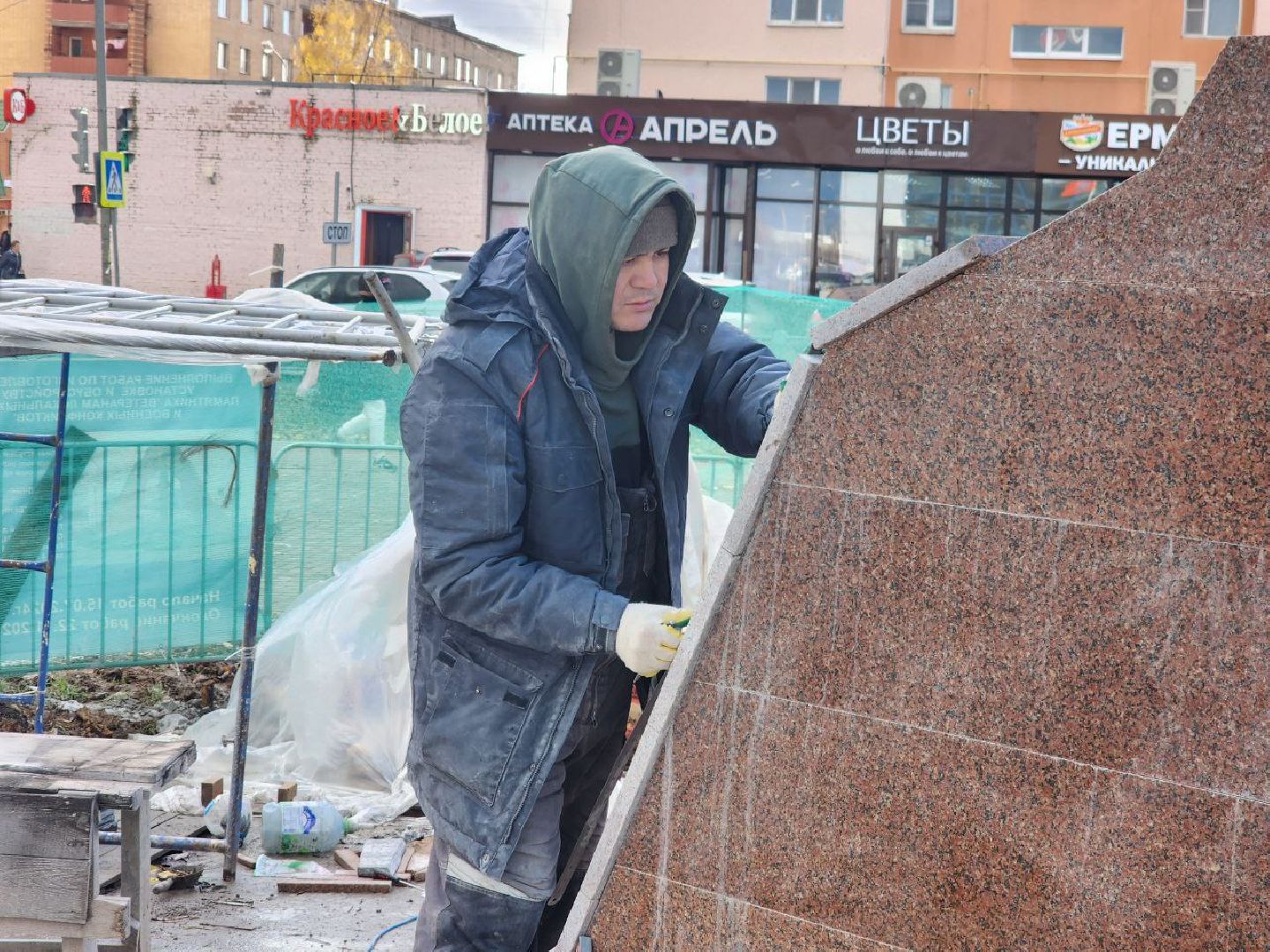 можайск, можайский городской округ, подмосковье, памятник, памятника Ветеранам локальных войн и военных конфликтов, возведение памятника, память, благоустройство, работы, вертикалки,