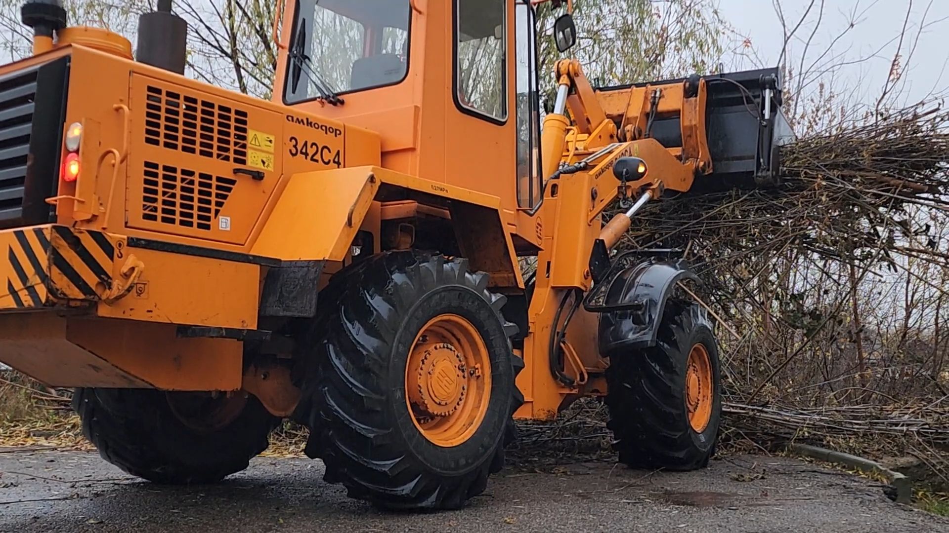 Бронницы, мбу благоустройство, Уборка листвы, Благоустройство улиц к зиме,Вертикалка, вертикальное видео,