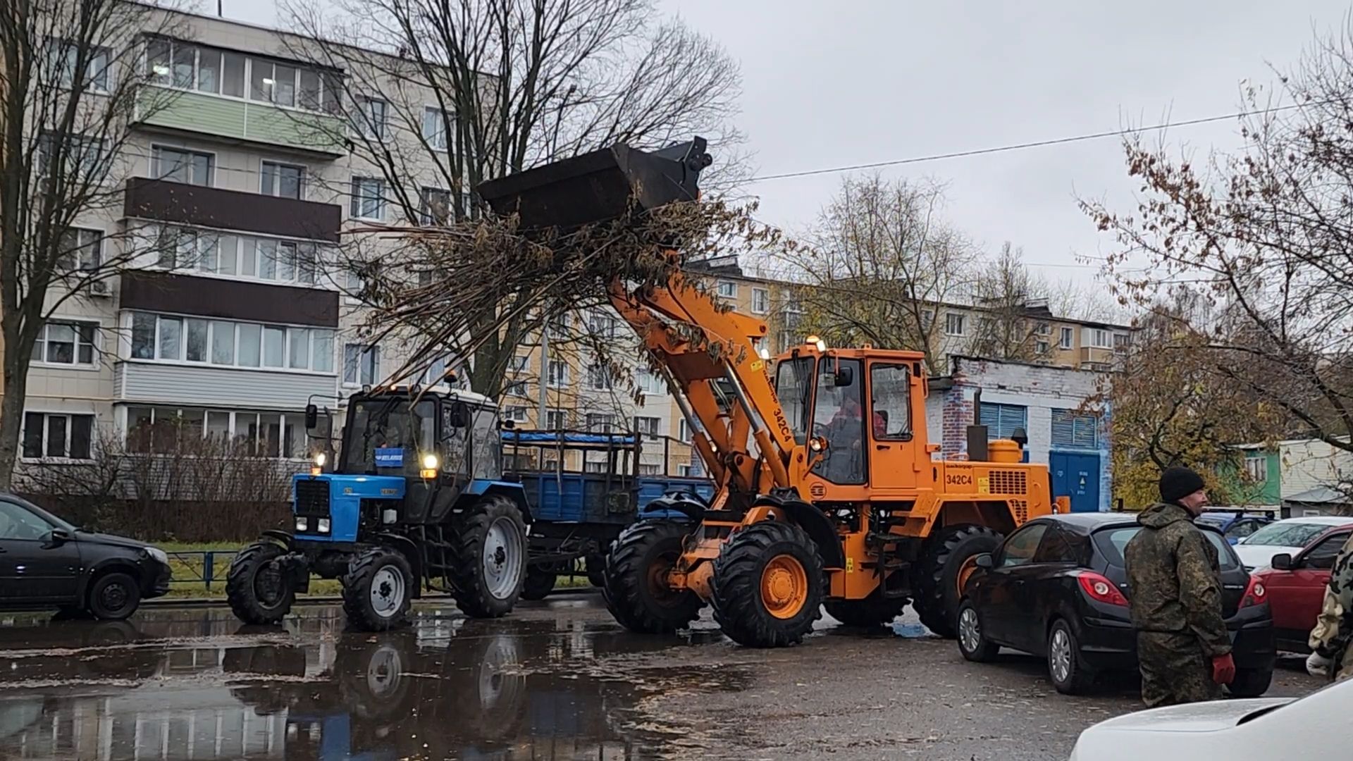 Бронницы, мбу благоустройство, Уборка листвы, Благоустройство улиц к зиме,Вертикалка, вертикальное видео,