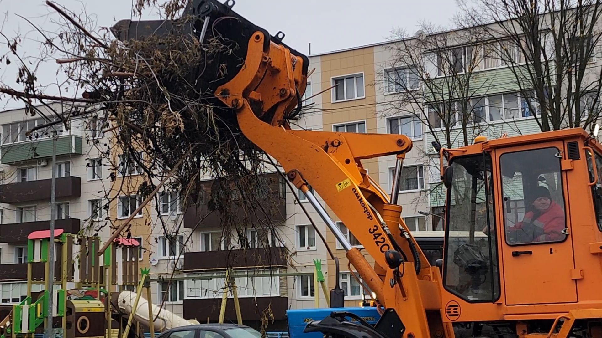 Бронницы, мбу благоустройство, Уборка листвы, Благоустройство улиц к зиме,Вертикалка, вертикальное видео,