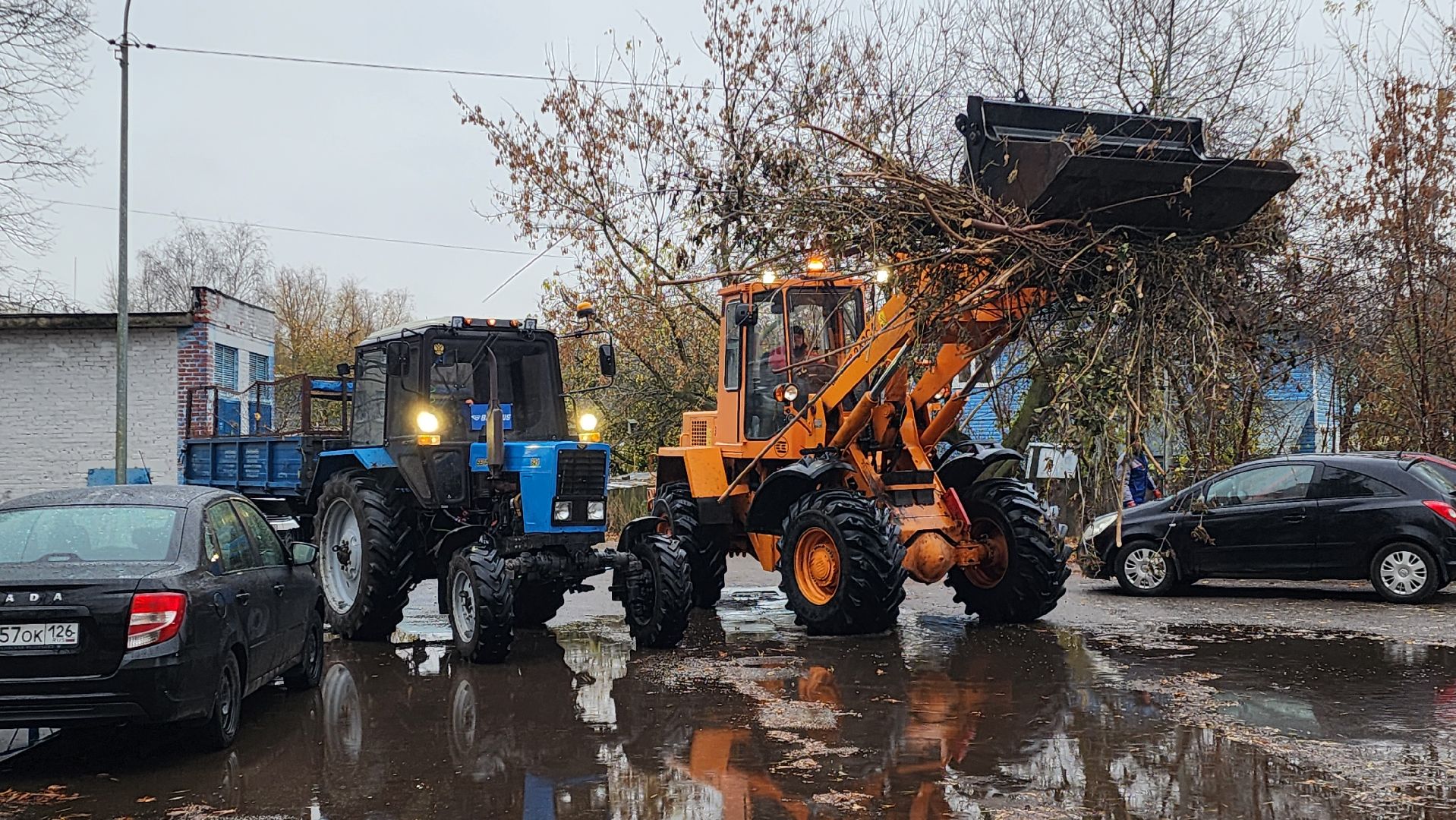 Бронницы, мбу благоустройство, Уборка листвы, Благоустройство улиц к зиме,Вертикалка, вертикальное видео,