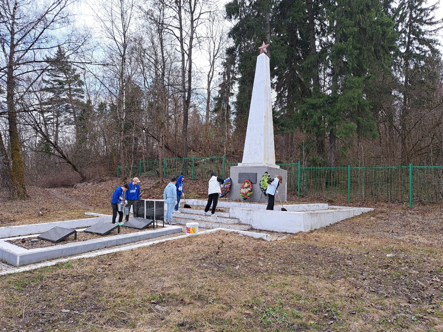 Молодая гвардия, Памятники, Благоустройство, Субботник, Уборка, Акция