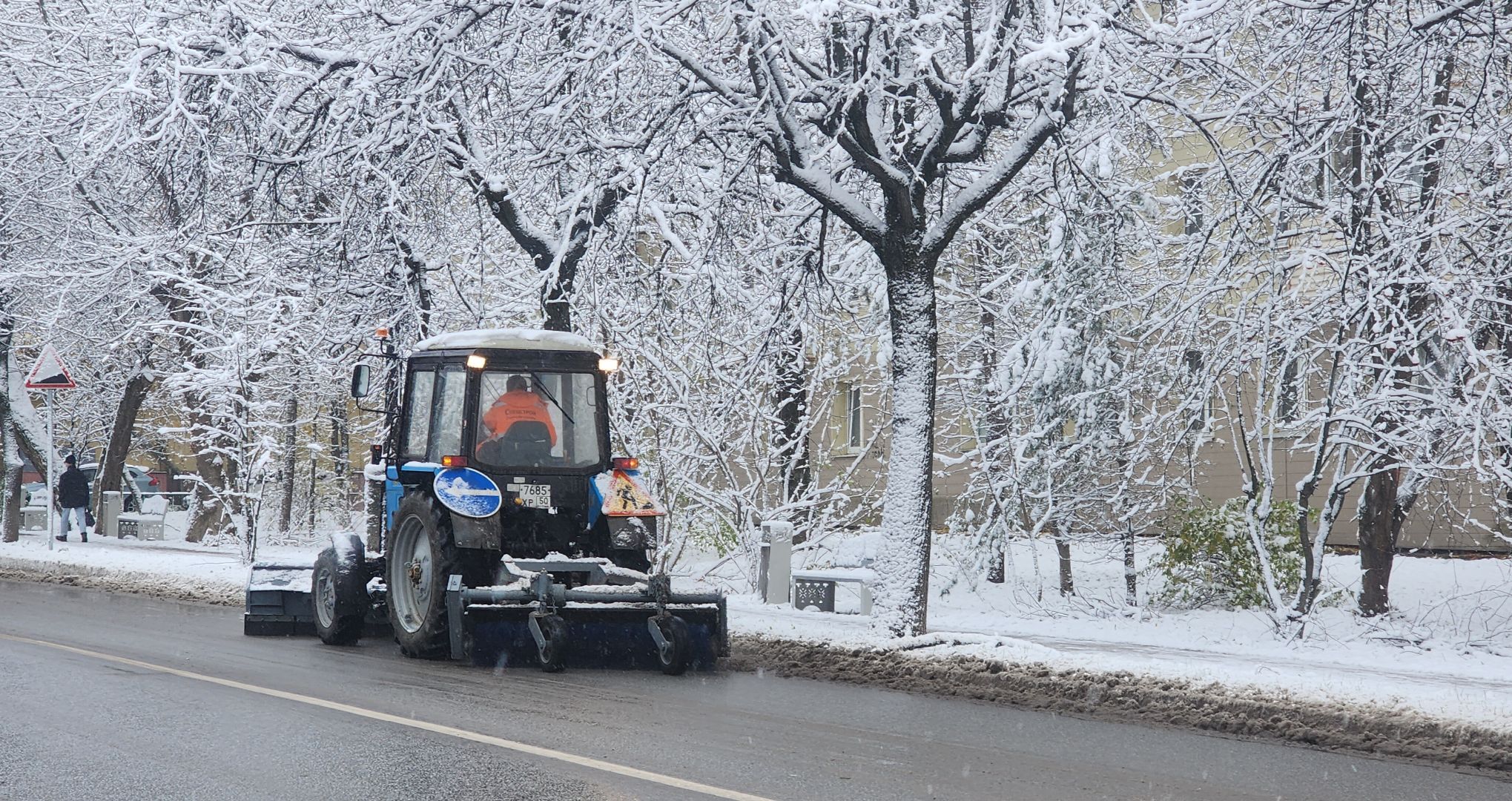 Звенигород, уборка городских территорий, жкх,Вертикалка, вертикальное видео, Снег, Уборка снега, Первый снег, Коммунальщики,