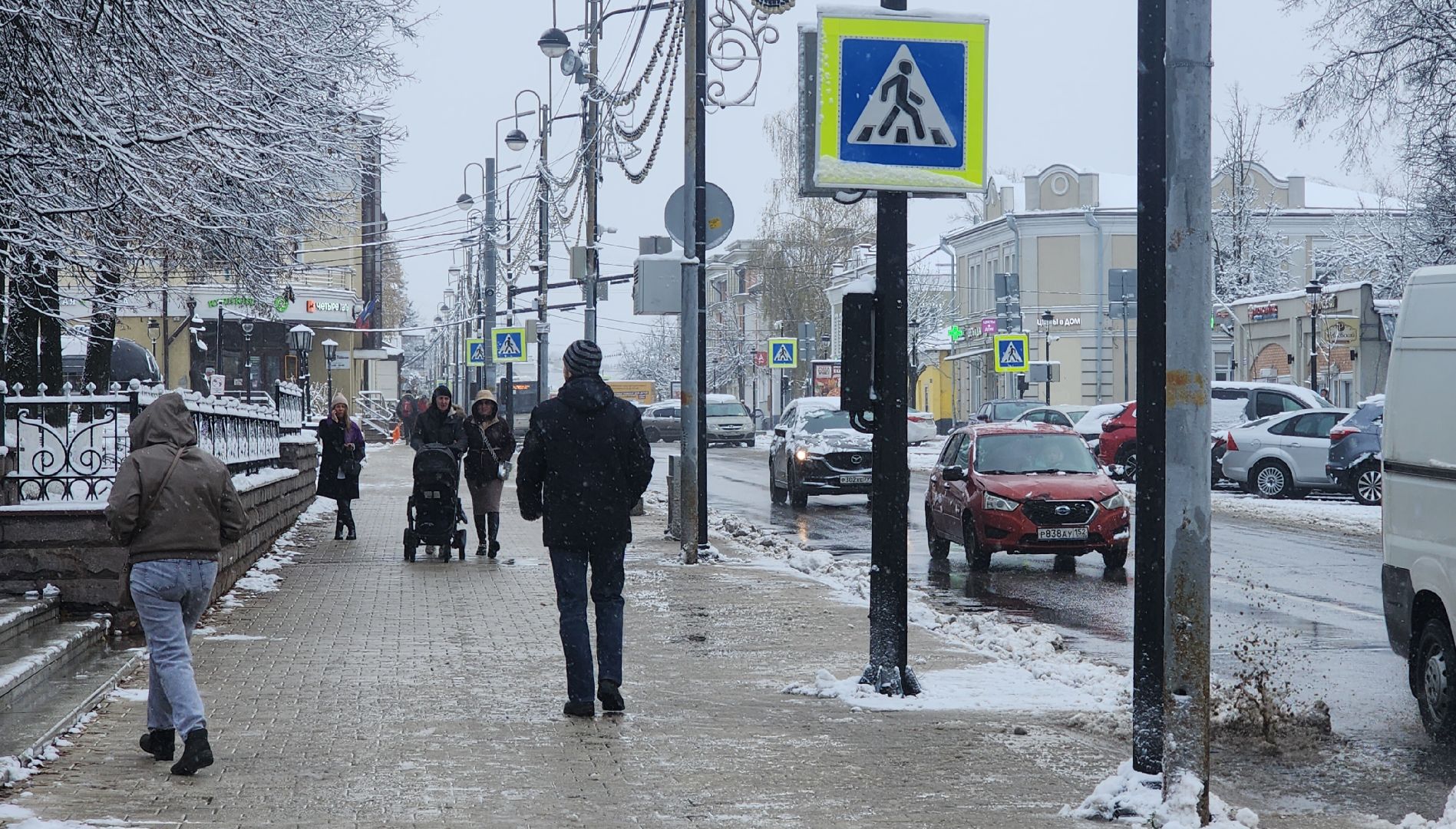 Звенигород, уборка городских территорий, жкх,Вертикалка, вертикальное видео, Снег, Уборка снега, Первый снег, Коммунальщики,