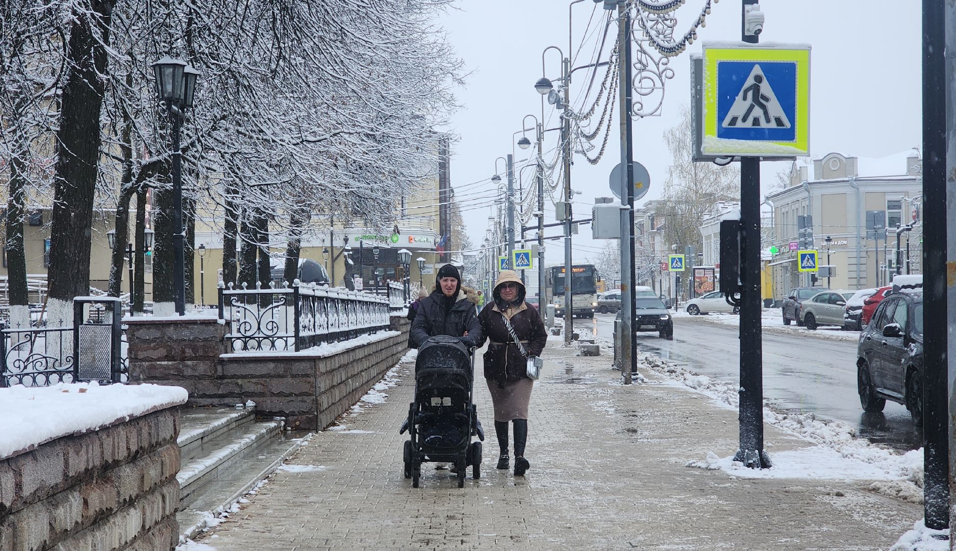 Звенигород, уборка городских территорий, жкх,Вертикалка, вертикальное видео, Снег, Уборка снега, Первый снег, Коммунальщики,