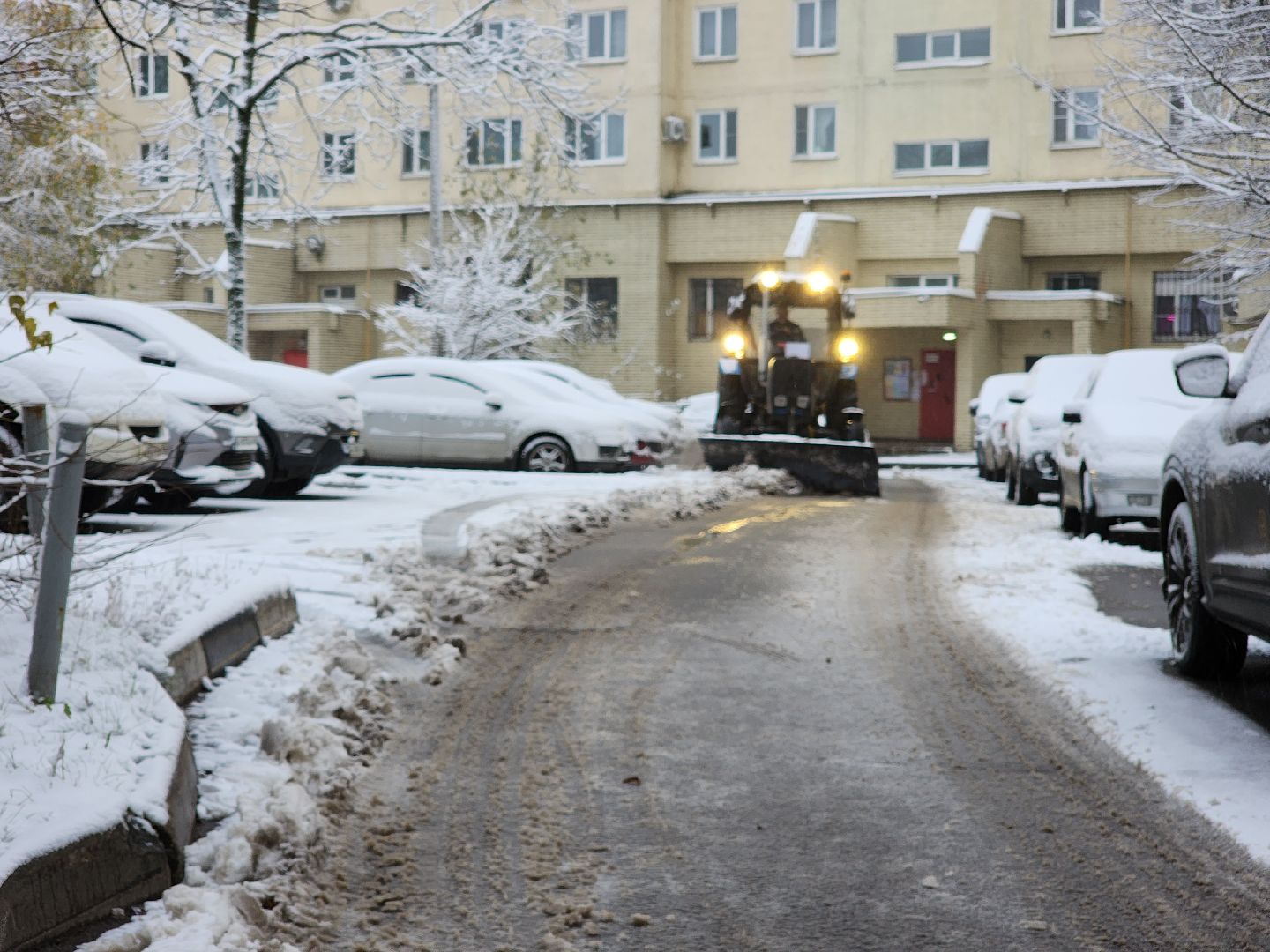 красногорск, снегопад, вертикалка, вертикальное видео, коммунальщики,ЖКХ, снегопад