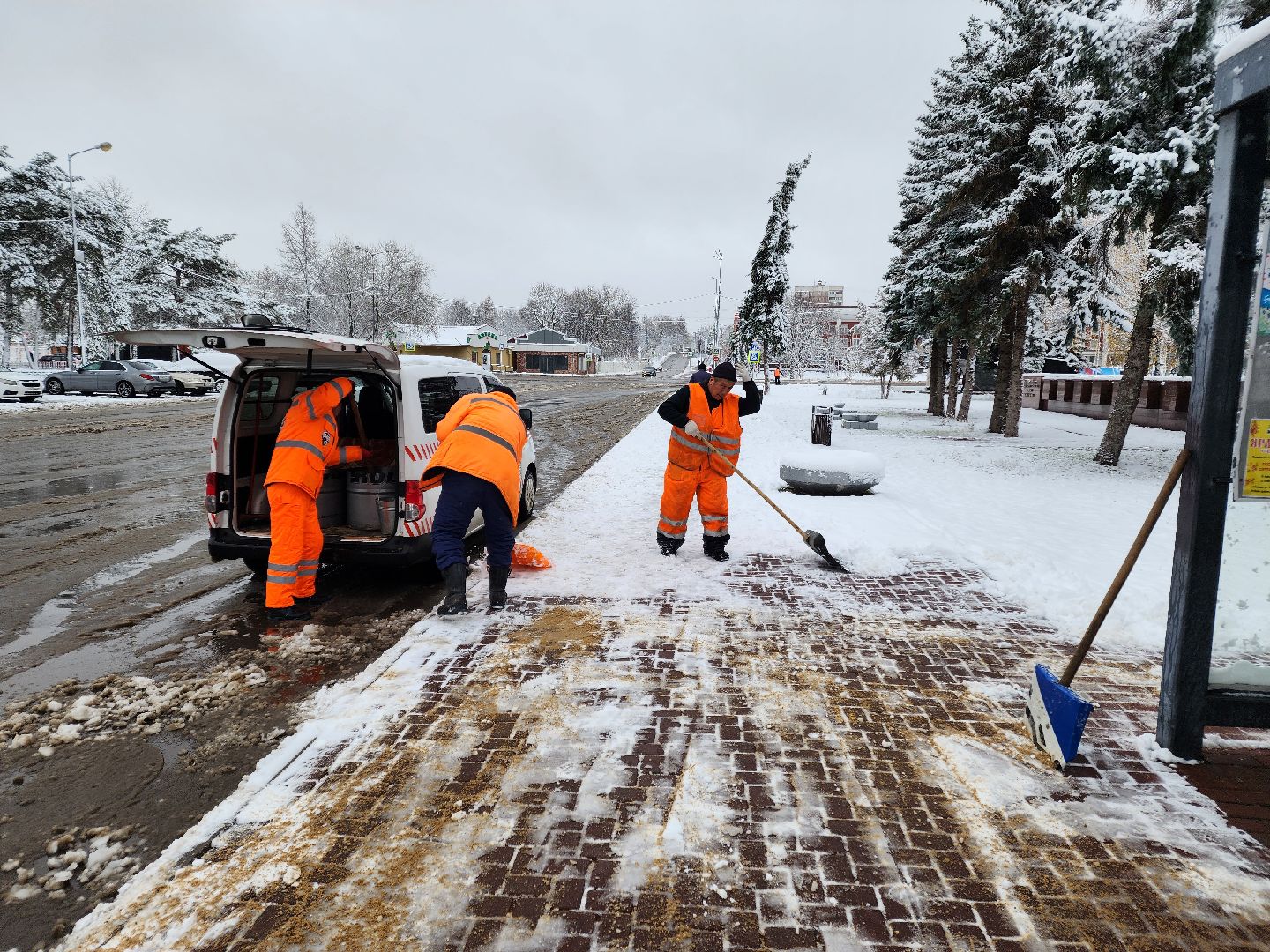 Чехов, городской округ Чехов, снегопад, уборка снега, чистка улиц, вывоз снега, дворники, уборочная техника, противогололедные материалы,Вертикалка, вертикальное видео, ЖКХ,
