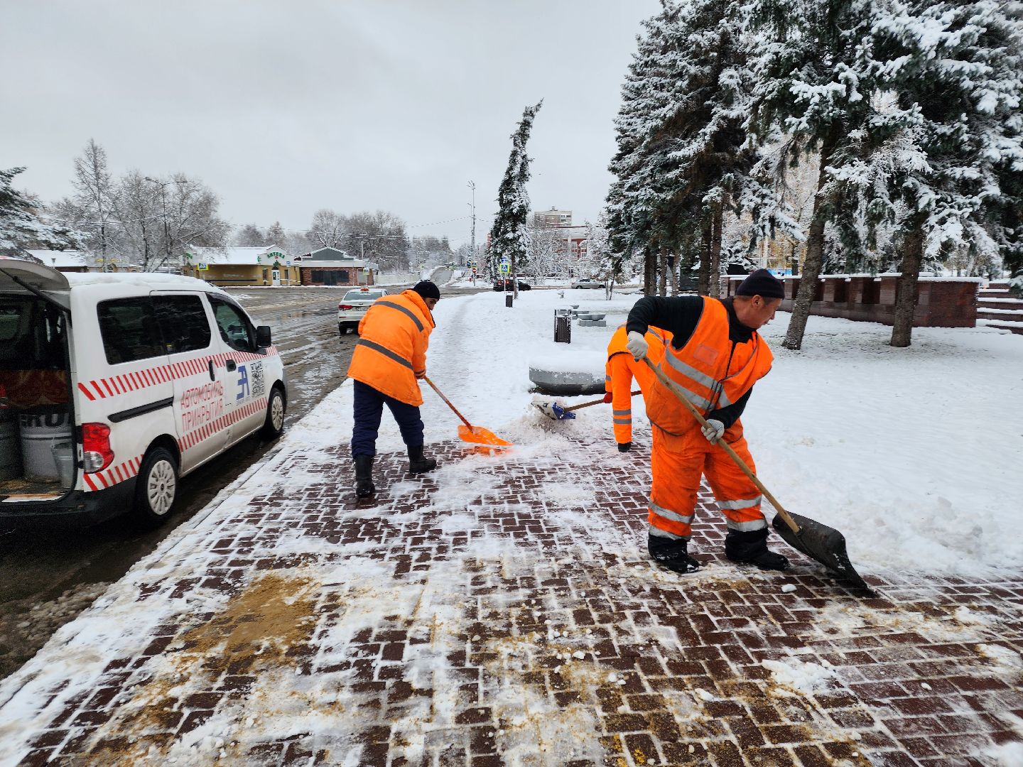 Чехов, городской округ Чехов, снегопад, уборка снега, чистка улиц, вывоз снега, дворники, уборочная техника, противогололедные материалы,Вертикалка, вертикальное видео, ЖКХ,