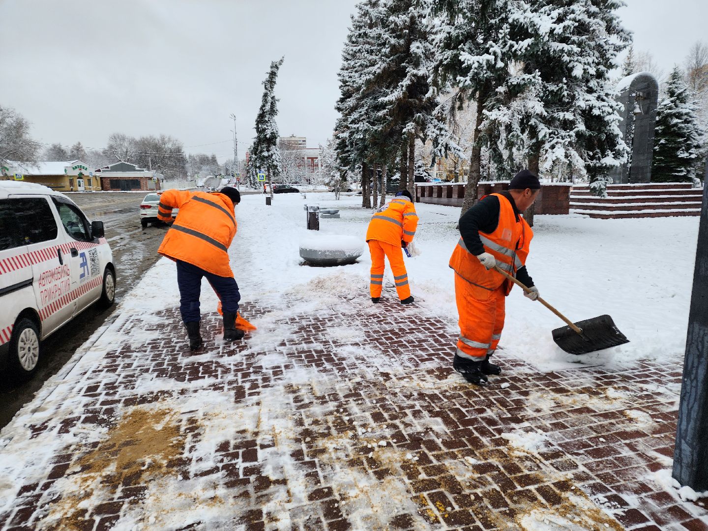 Чехов, городской округ Чехов, снегопад, уборка снега, чистка улиц, вывоз снега, дворники, уборочная техника, противогололедные материалы,Вертикалка, вертикальное видео, ЖКХ,