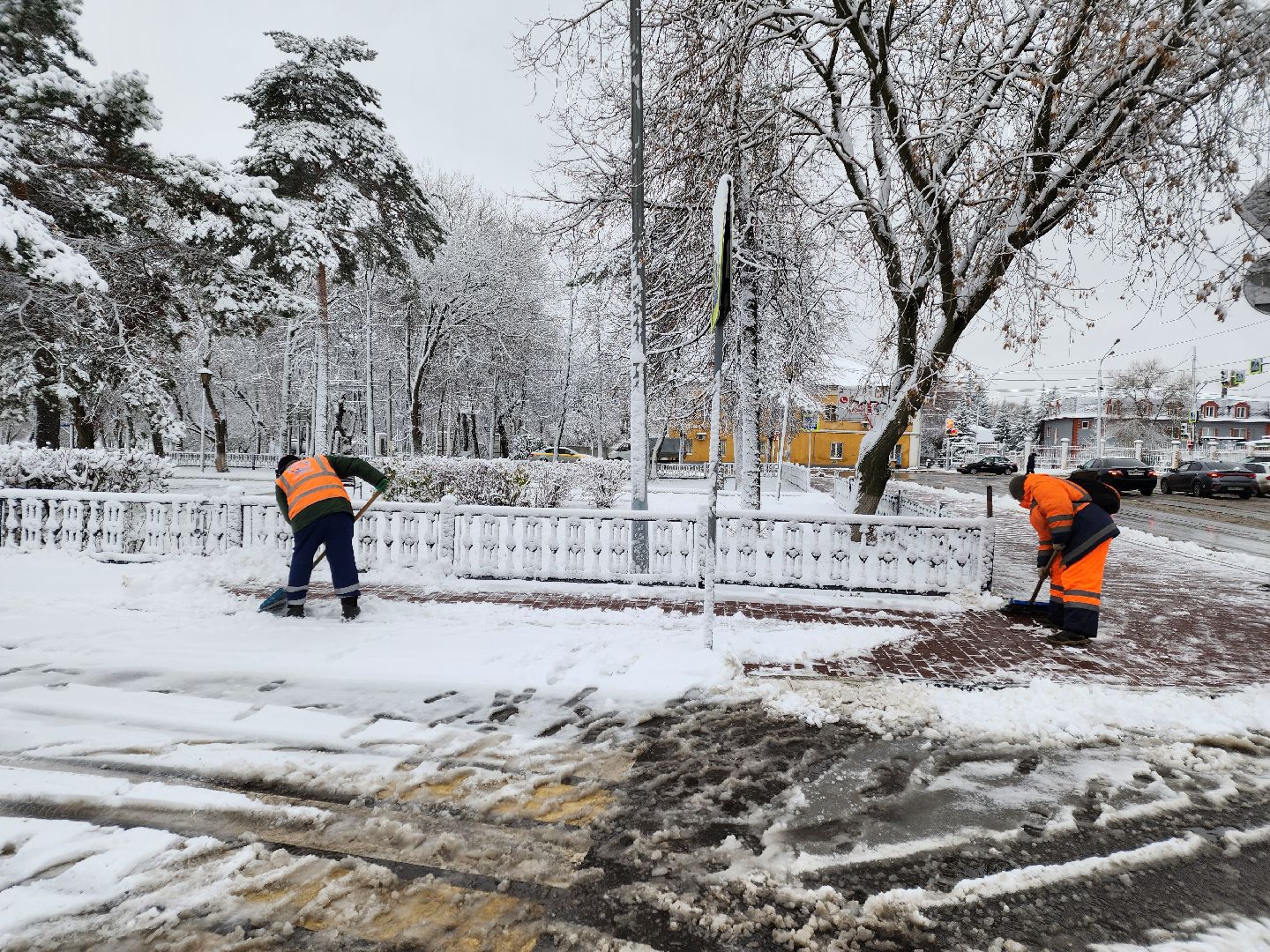 Чехов, городской округ Чехов, снегопад, уборка снега, чистка улиц, вывоз снега, дворники, уборочная техника, противогололедные материалы,Вертикалка, вертикальное видео, ЖКХ,