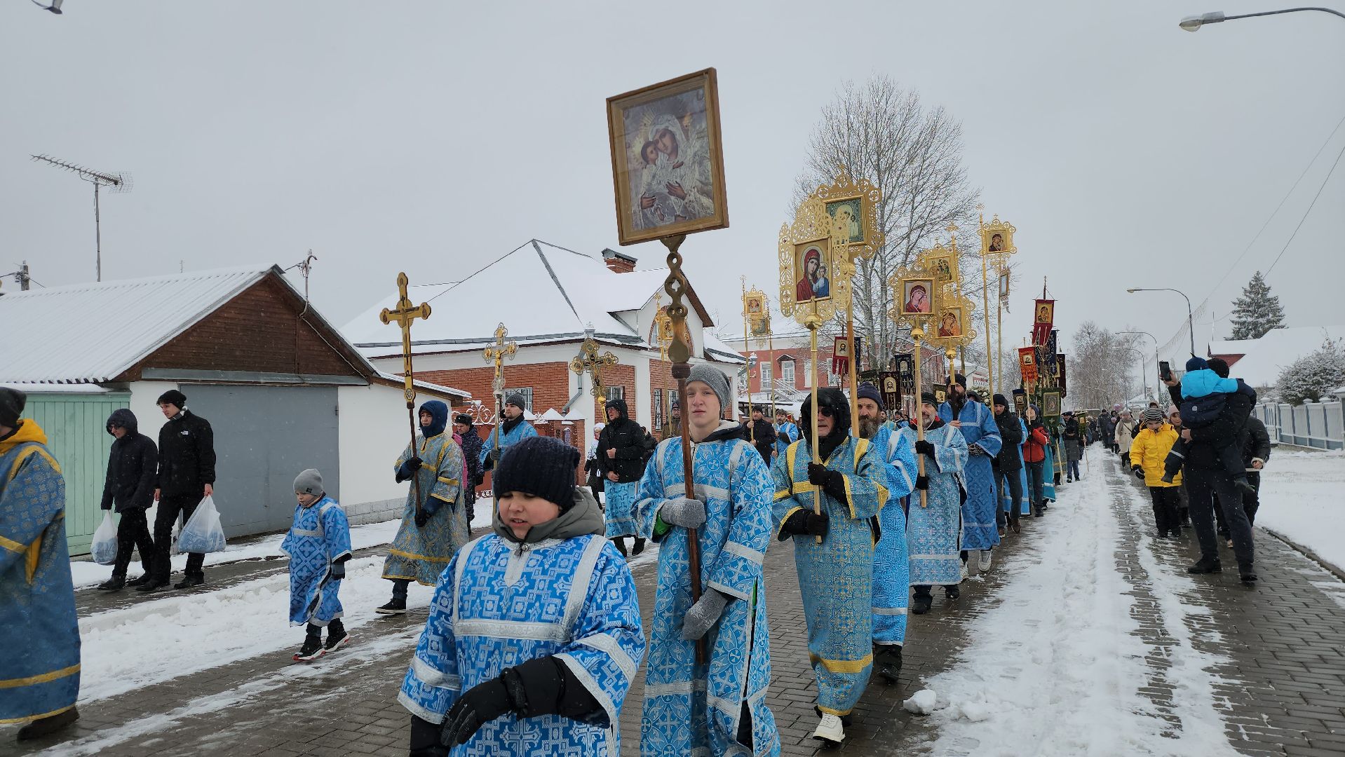 Коломна, день народного единства, казанская икона божией матери, крестный ход, вертикалка,