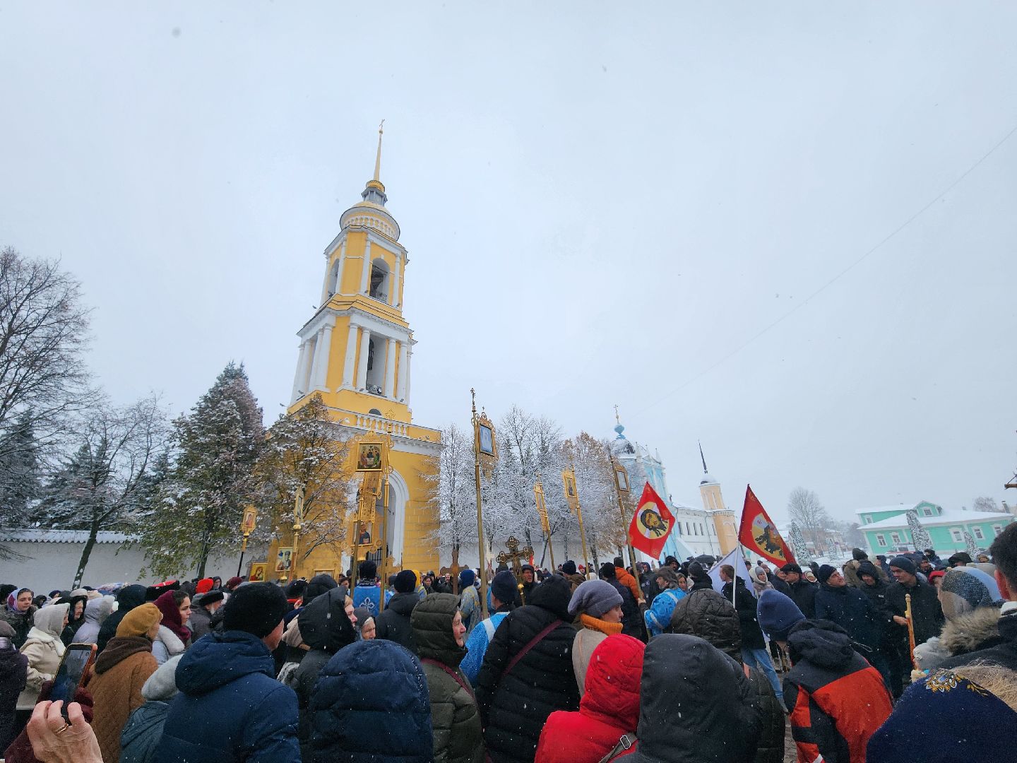 Коломна, день народного единства, казанская икона божией матери, крестный ход, вертикалка,